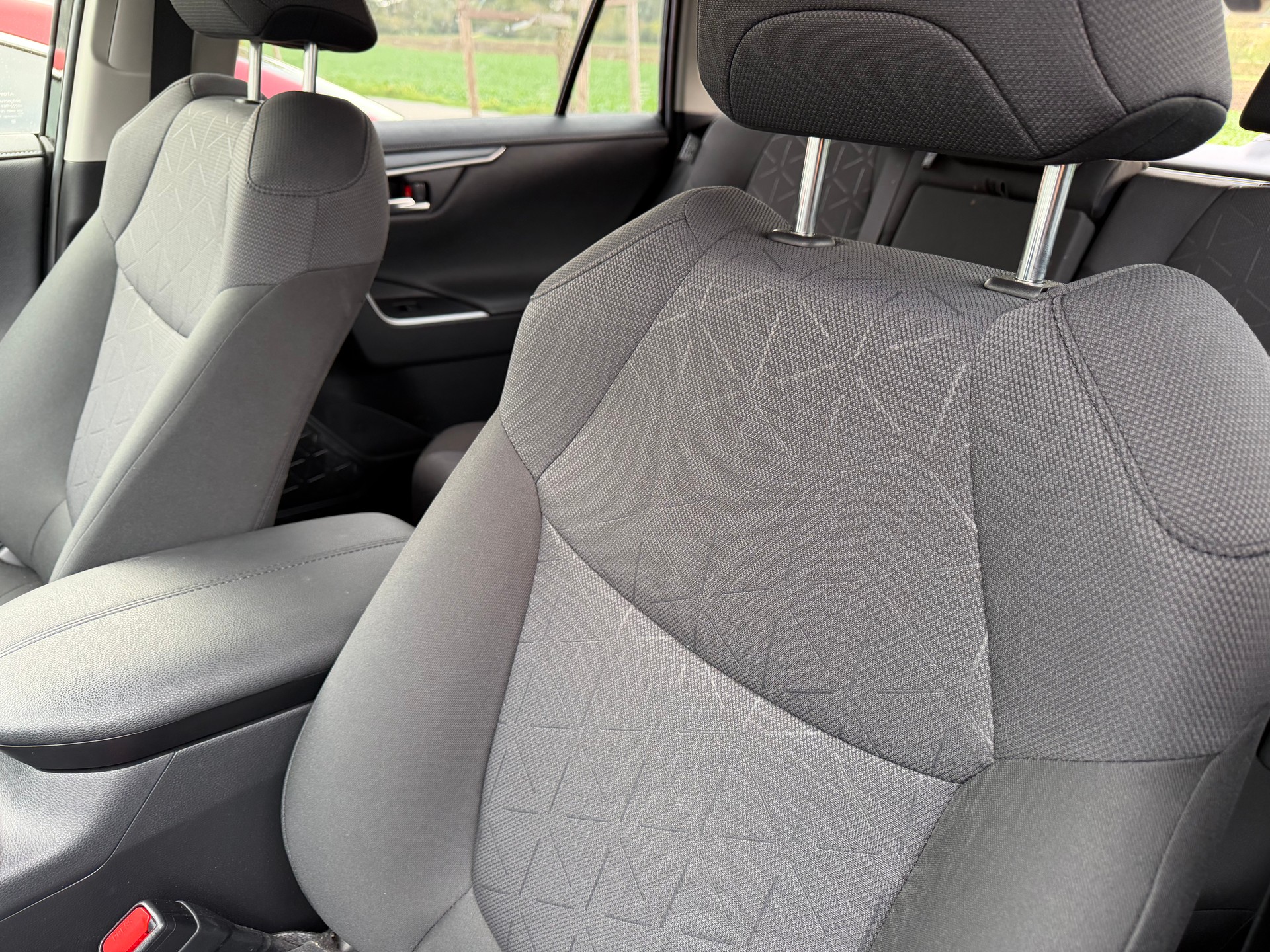 TOYOTA RAV-4 2.0 TREND MULTIDRIVE S 4WD !! CH WAGEN . AUTOMAT. BENZIN MIT 175 PS. NUR 19`800 KM. "HAGELSCHADEN"-image-5