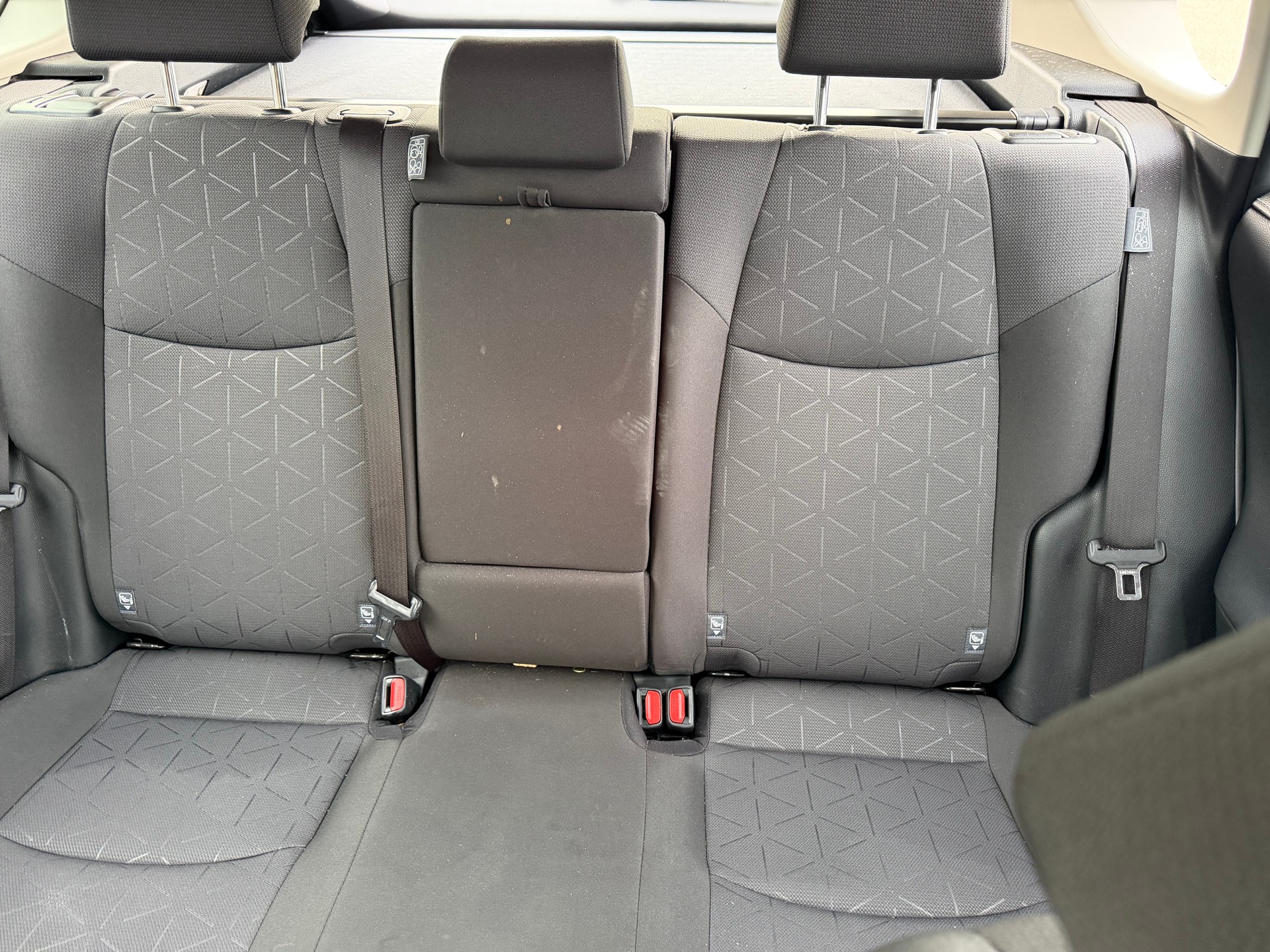 TOYOTA RAV-4 2.0 TREND MULTIDRIVE S 4WD !! CH WAGEN . AUTOMAT. BENZIN MIT 175 PS. NUR 19`800 KM. "HAGELSCHADEN"-image-4