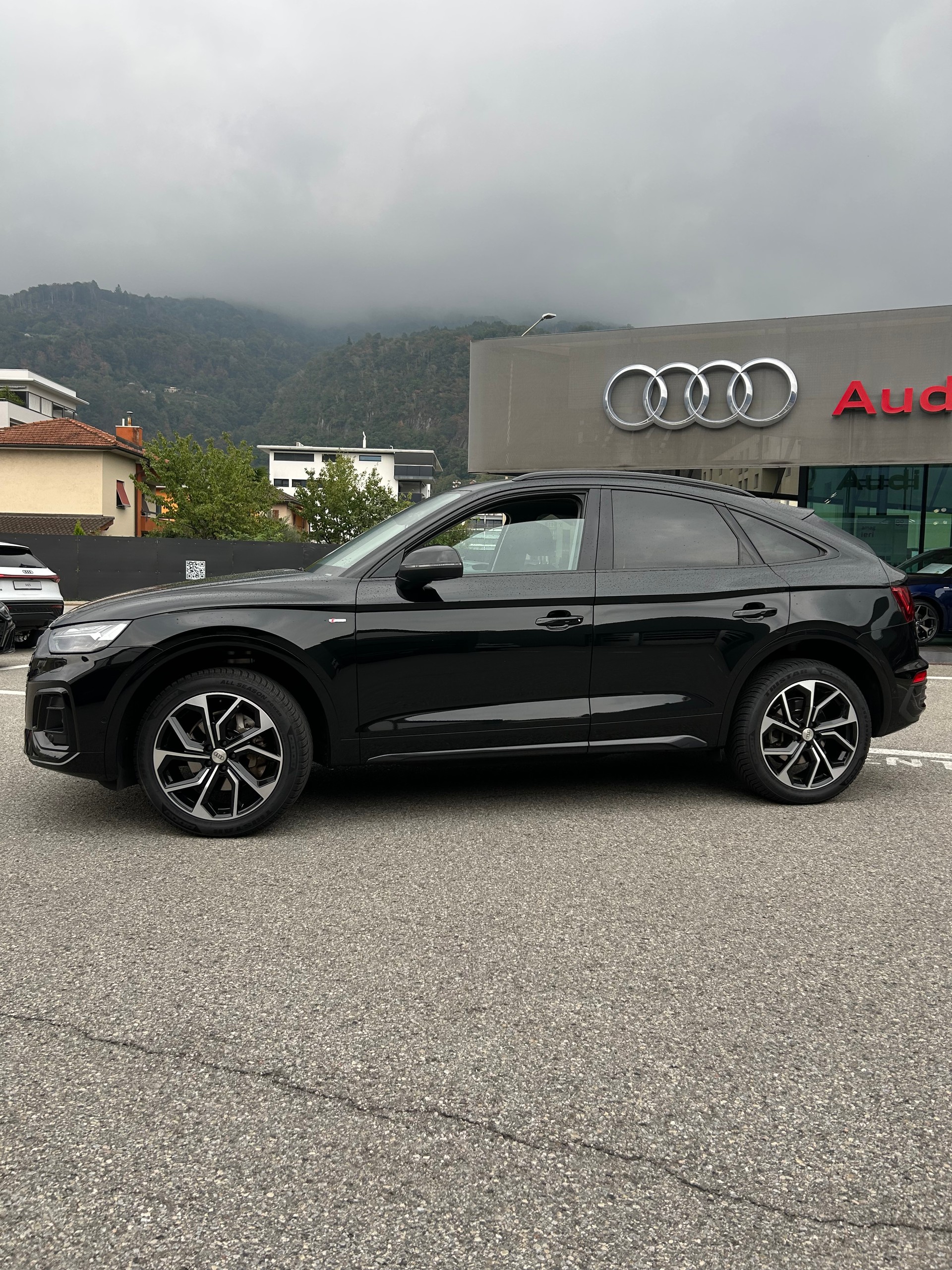 AUDI 2.0 40 TDI Black Edition quattro S-Tronic-image-2