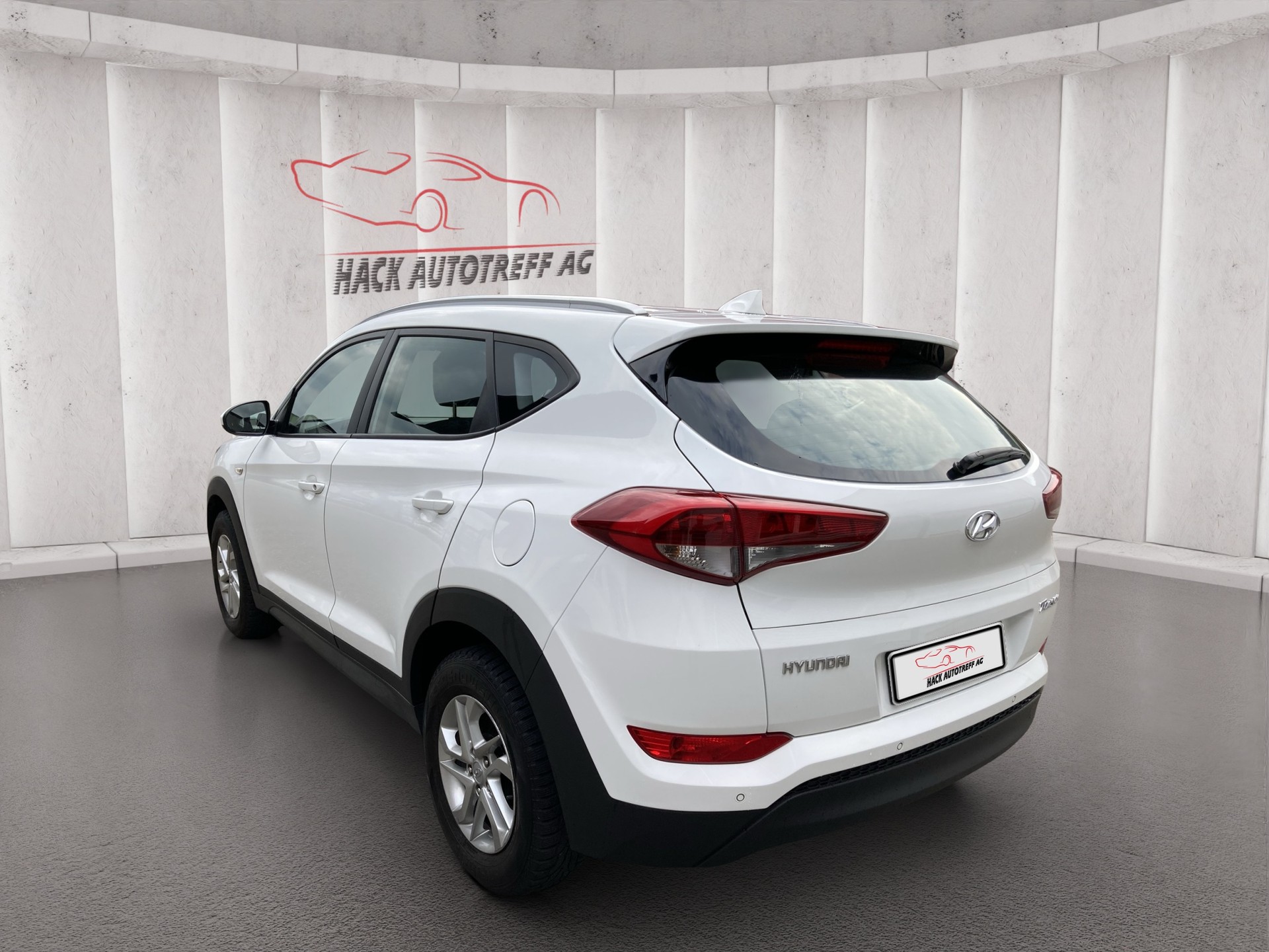 HYUNDAI Tucson 1.7 CRDI Origo 2WD-image-2