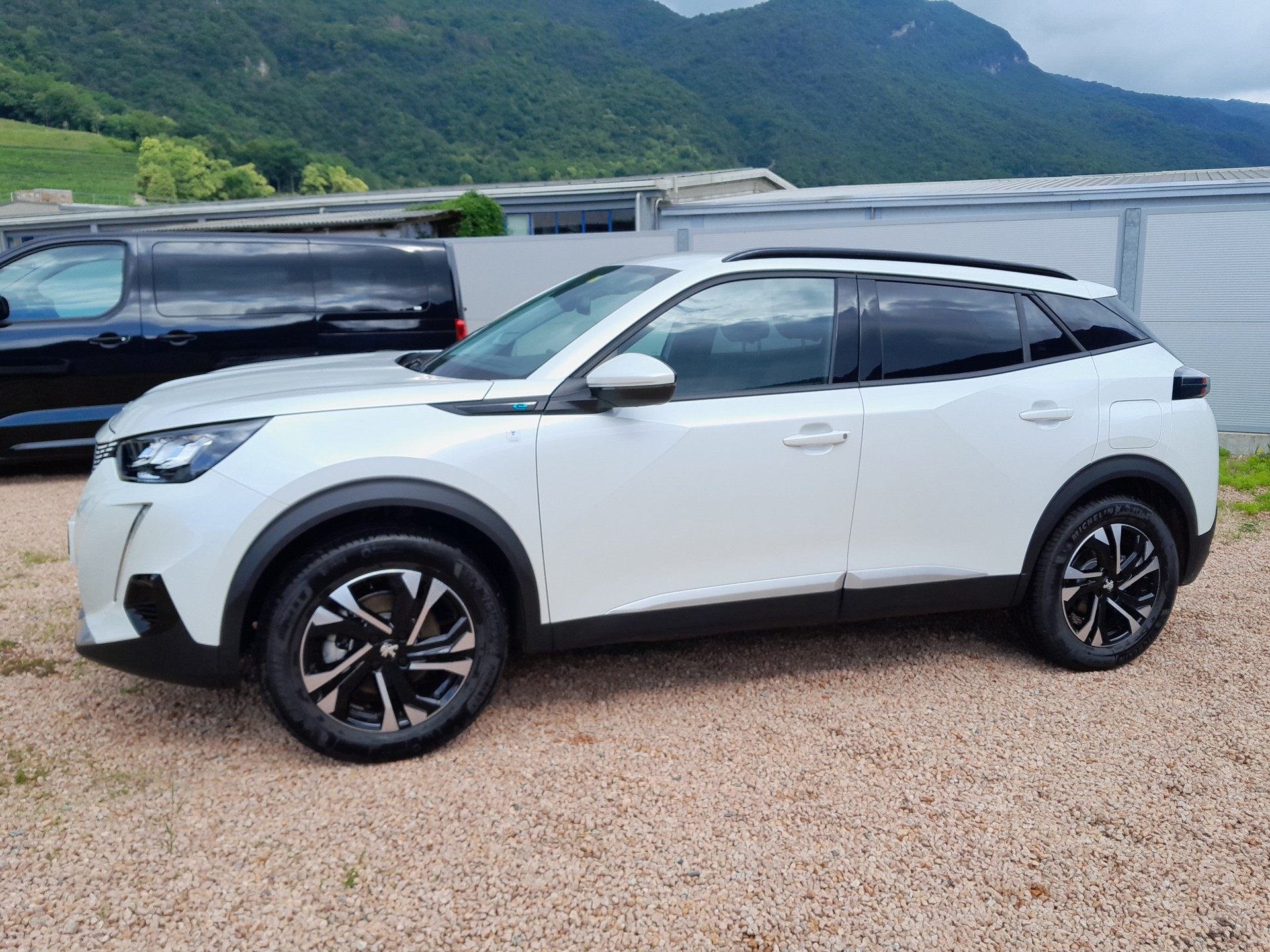 PEUGEOT 2008 e Allure Pack-image-2