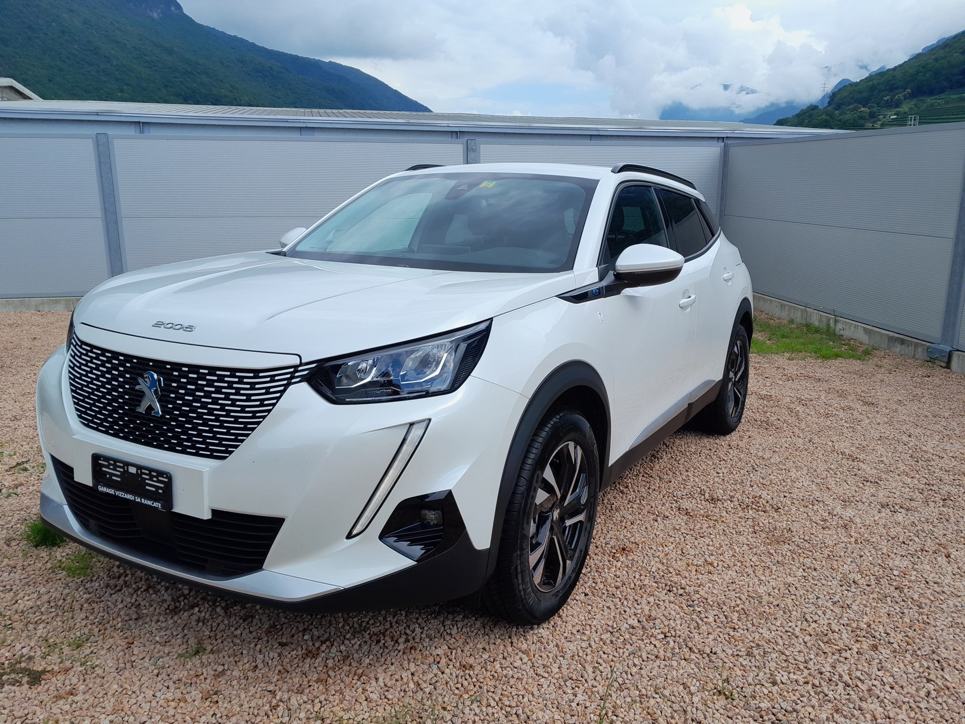 PEUGEOT 2008 e Allure Pack-image-1