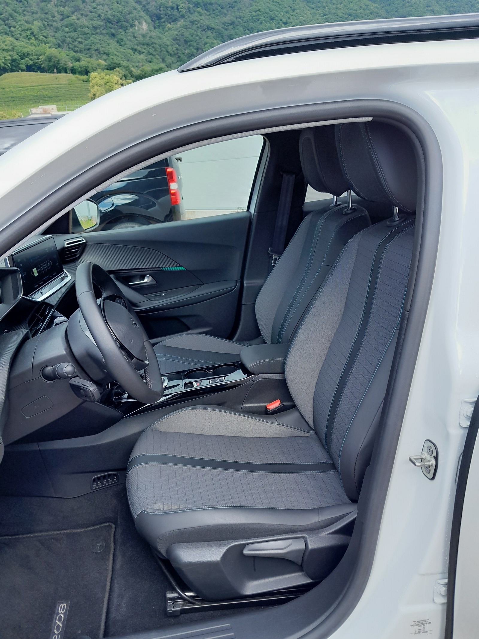 PEUGEOT 2008 e Allure Pack-image-7