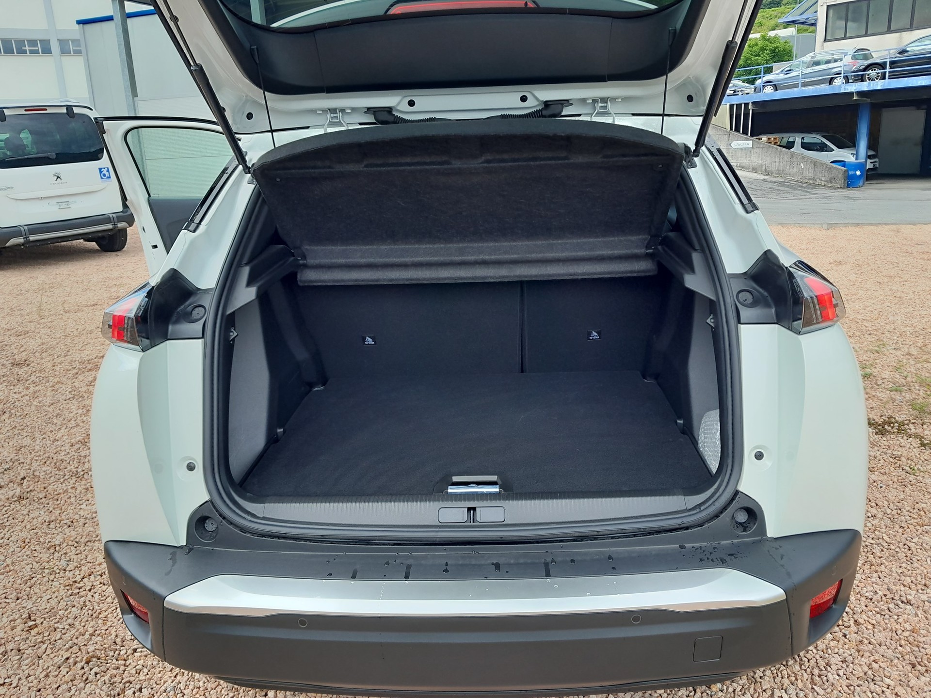 PEUGEOT 2008 e Allure Pack-image-14