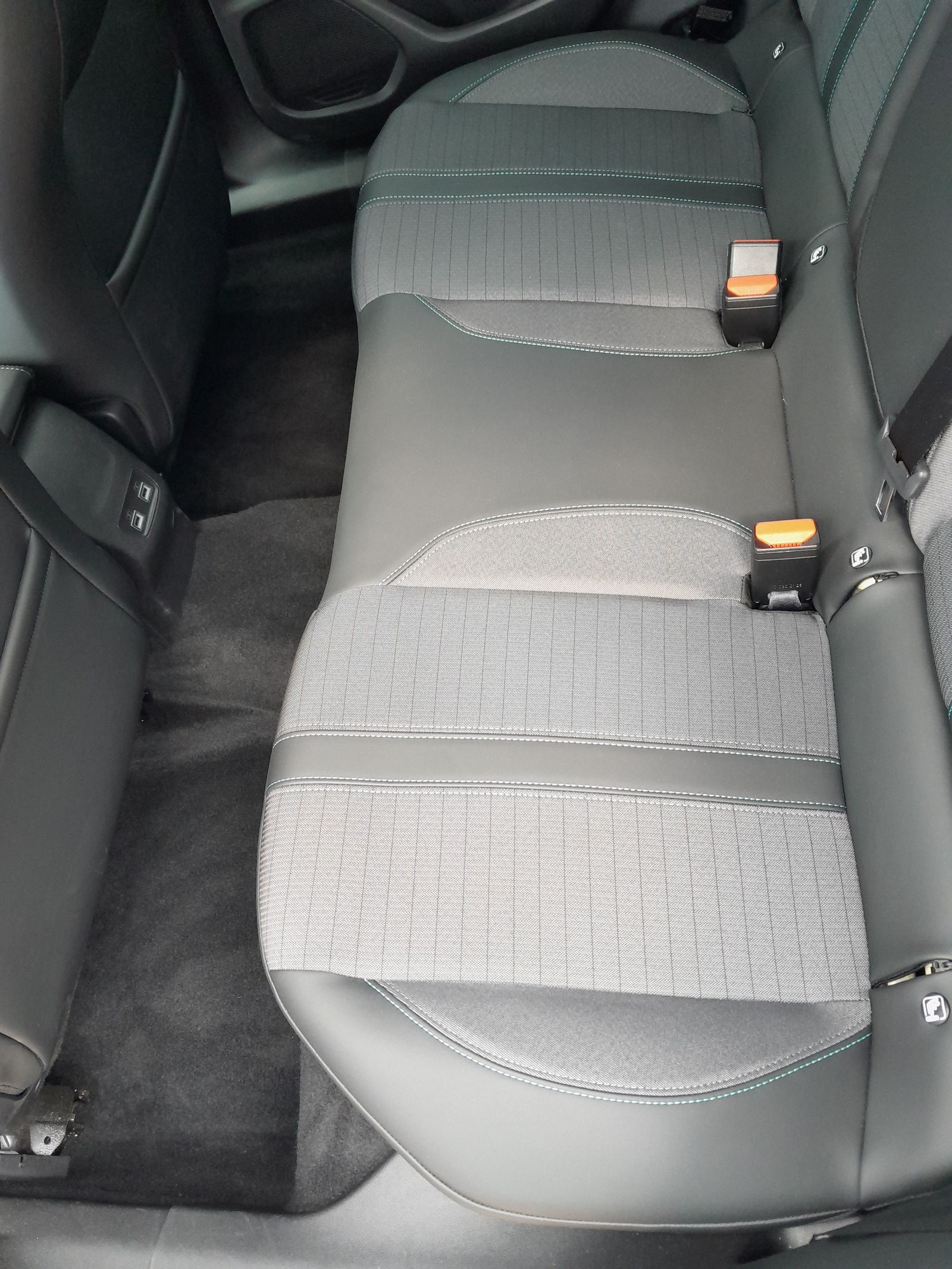 PEUGEOT 2008 e Allure Pack-image-13