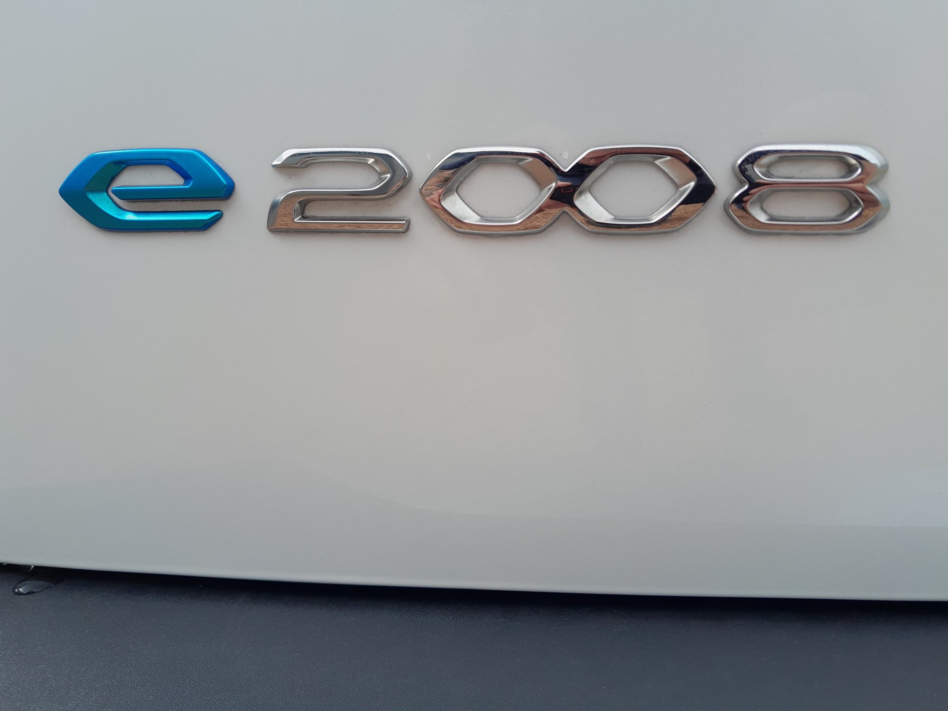 PEUGEOT 2008 e Allure Pack-image-4