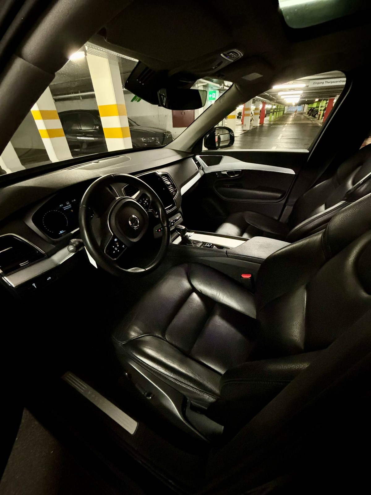 VOLVO XC90 D5 AWD-image-7