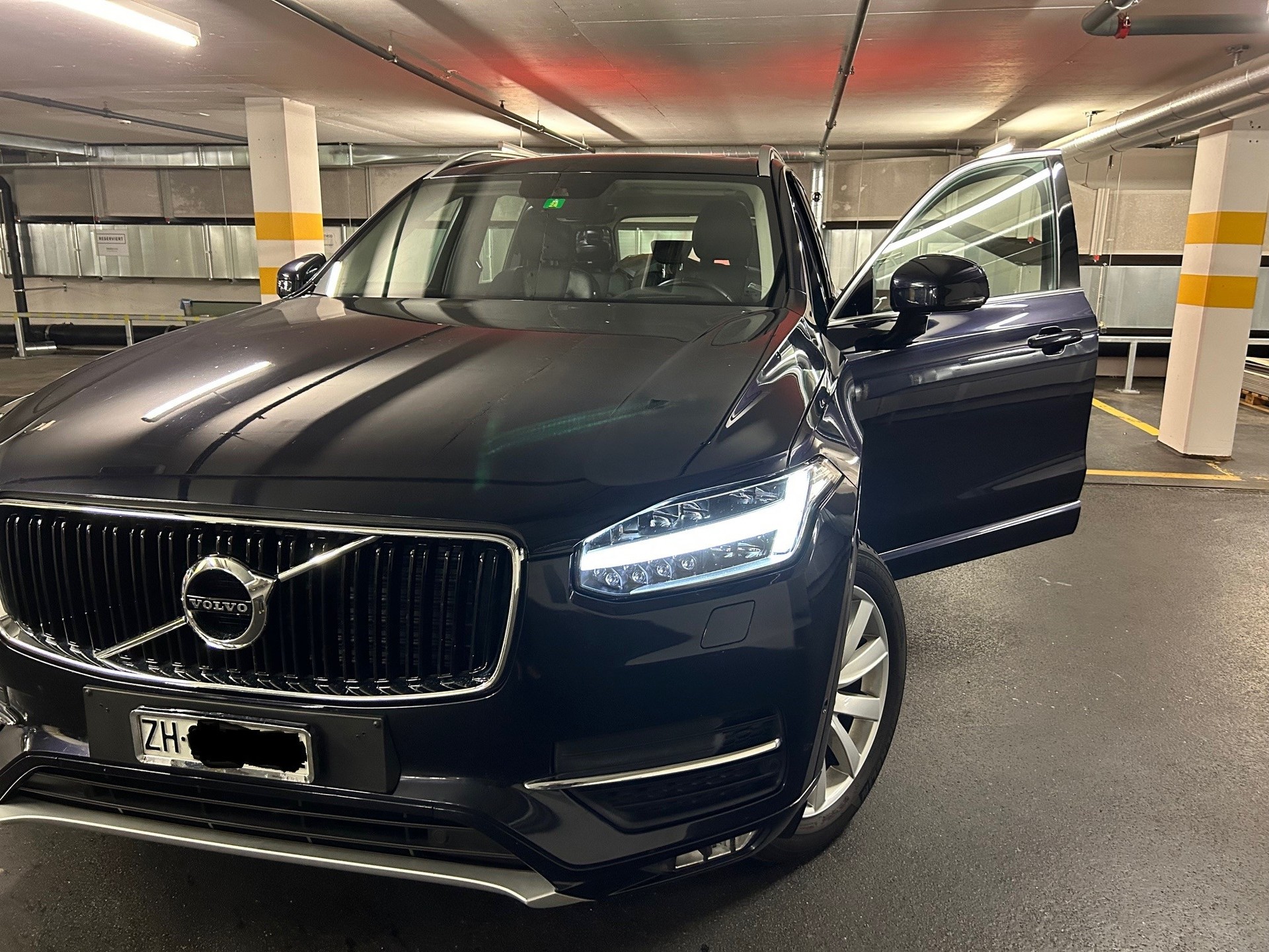 VOLVO XC90 D5 AWD-image-4