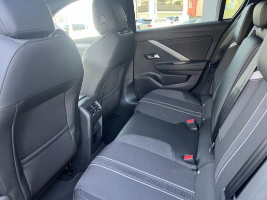 OPEL Astra 1.6 PHEV Swiss + A-image-5