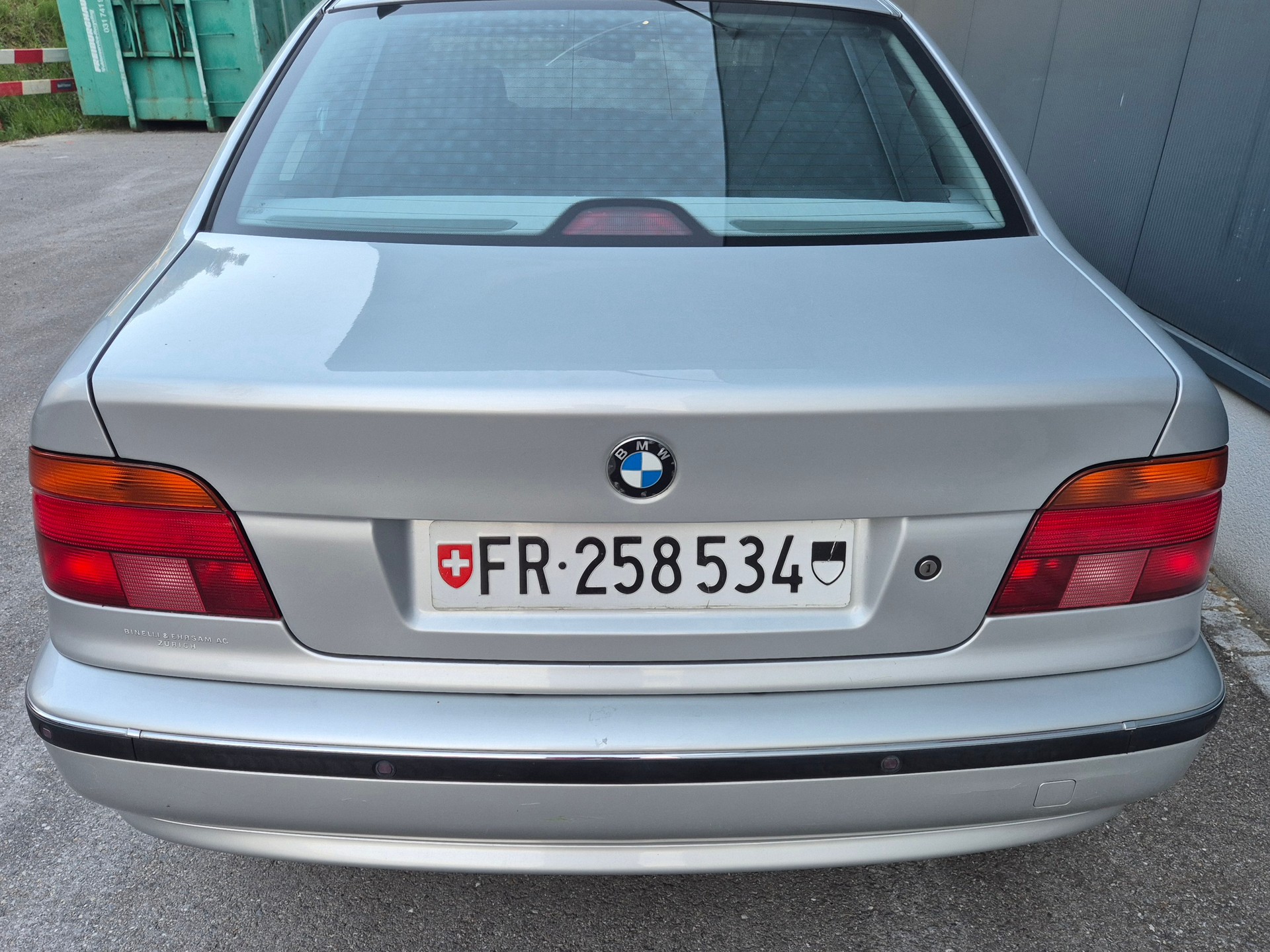 BMW 528i-image-3