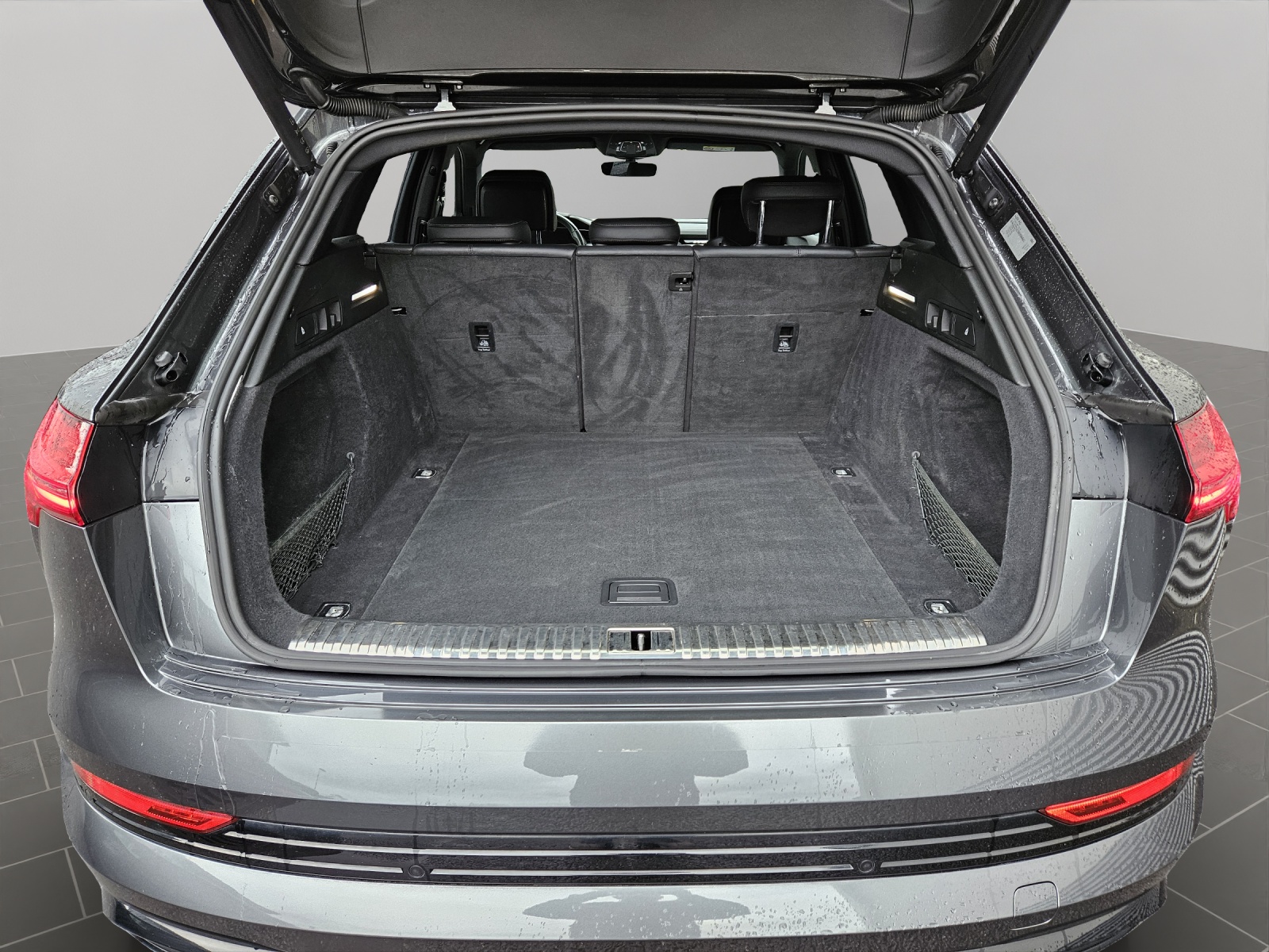 AUDI e-tron S quattro-image-14