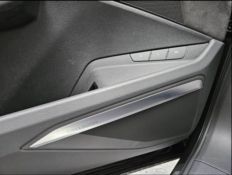 AUDI e-tron S quattro-image-12