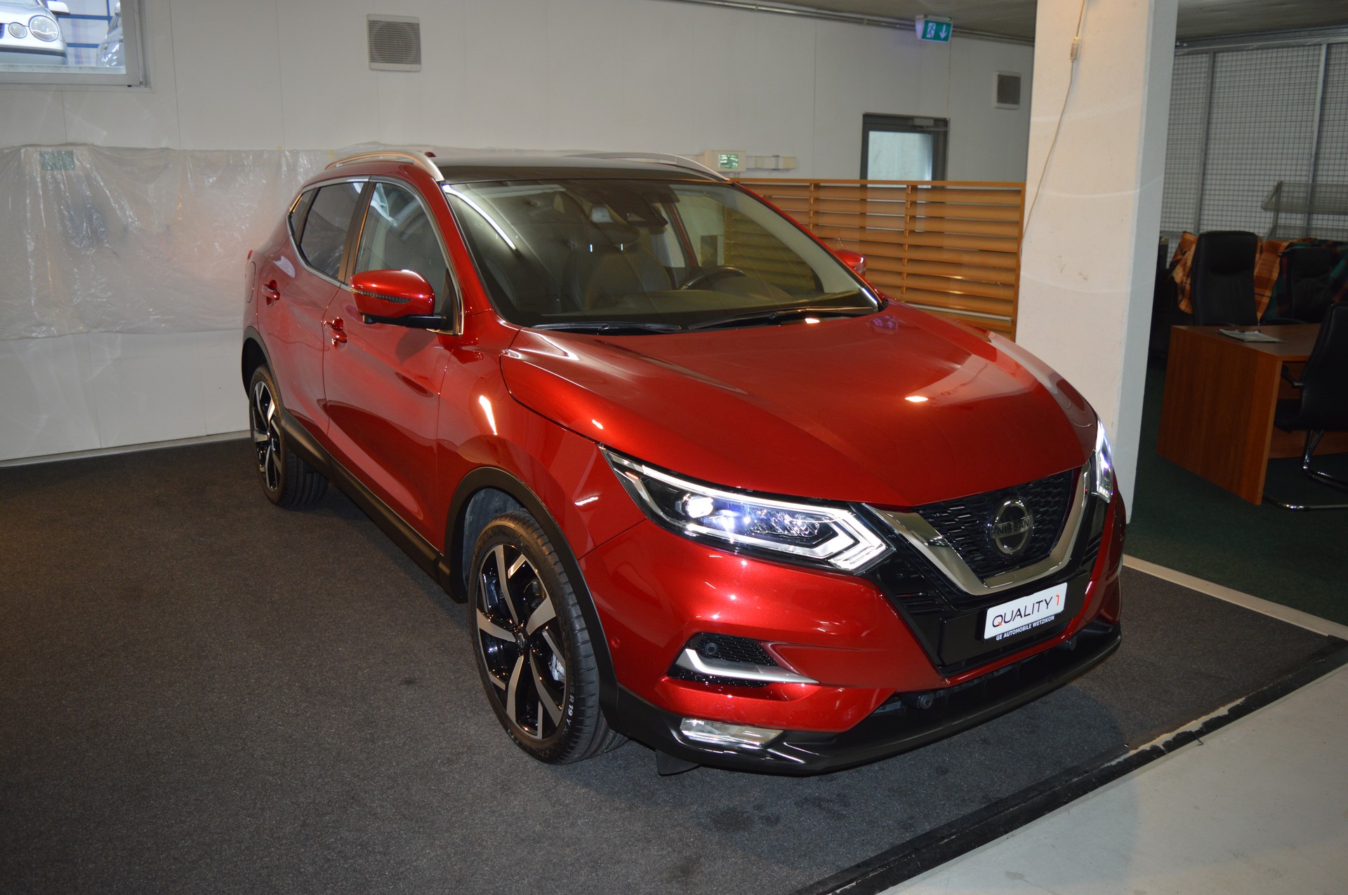 NISSAN Qashqai 1.7 dCi Tekna 4x4 Xtronic ALL-MODE 4x4-image-3