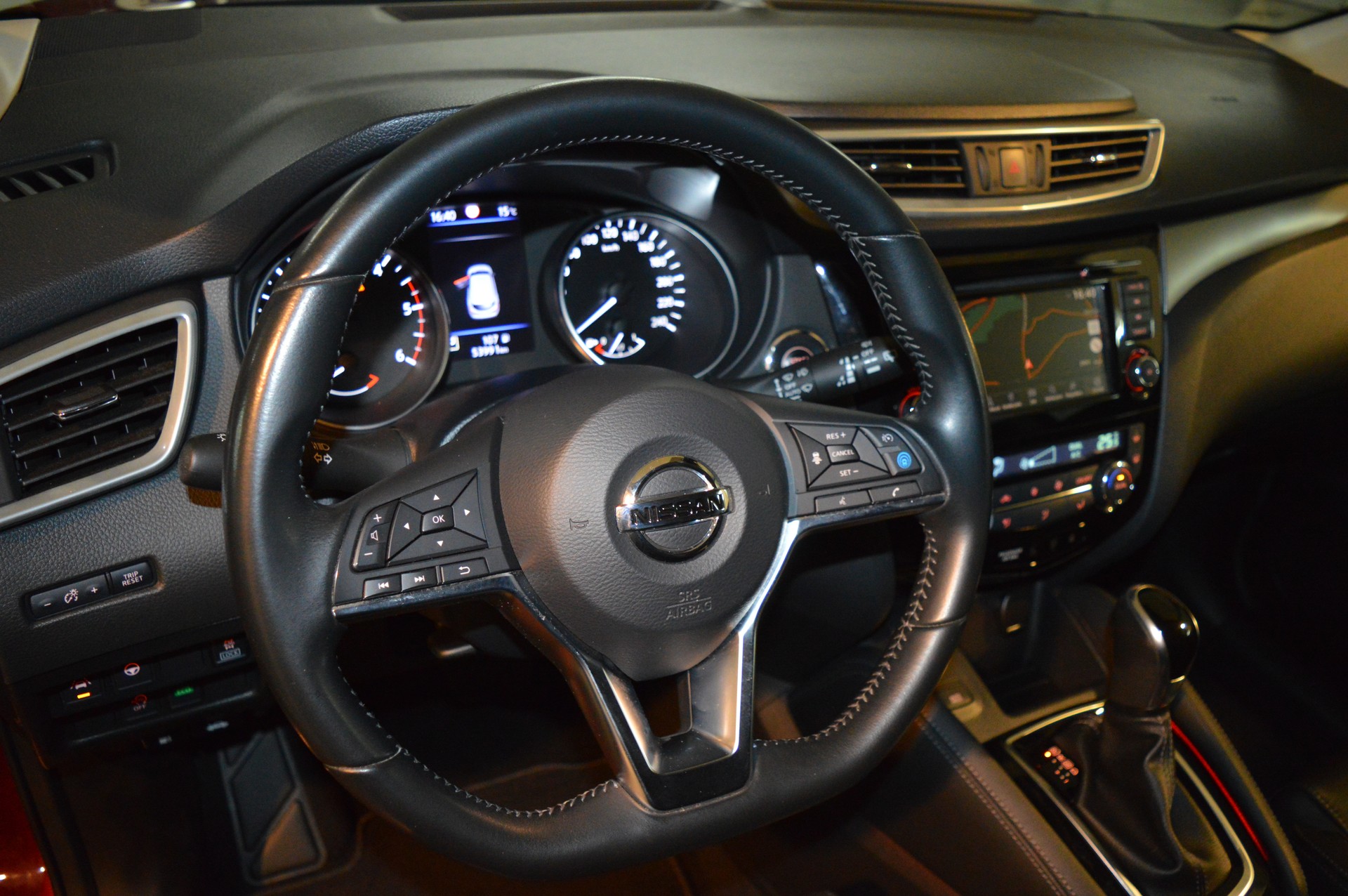 NISSAN Qashqai 1.7 dCi Tekna 4x4 Xtronic ALL-MODE 4x4-image-18