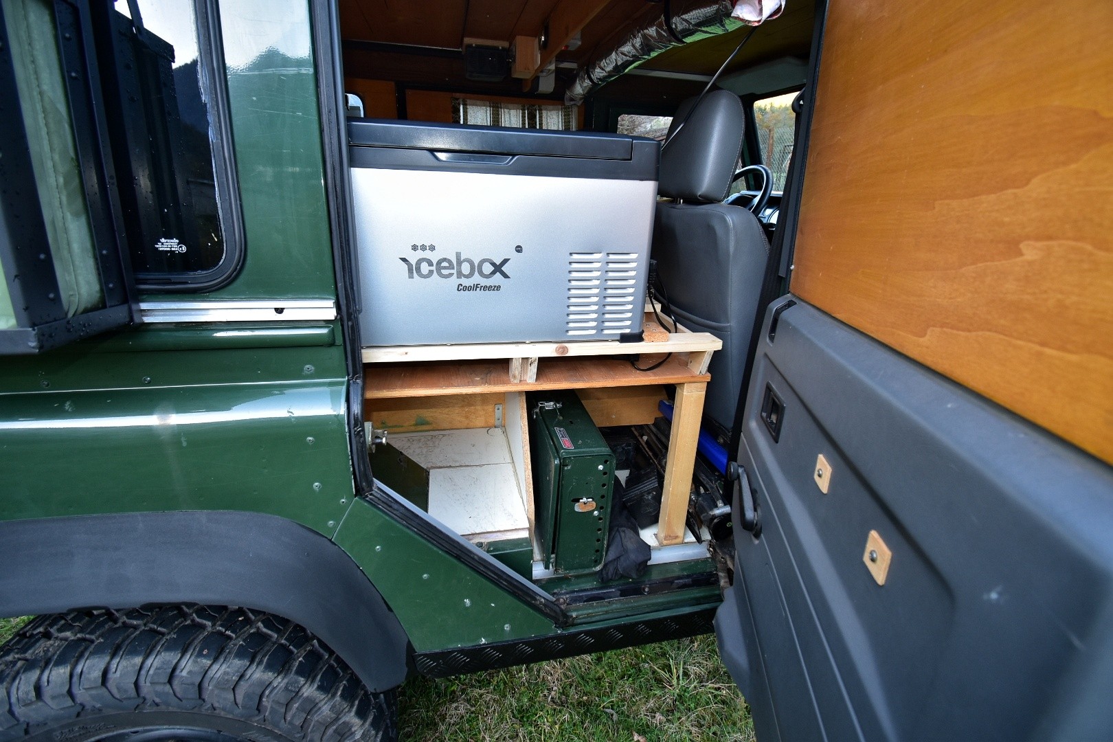 LAND ROVER Defender 110 SW 2.5 Td5-image-13