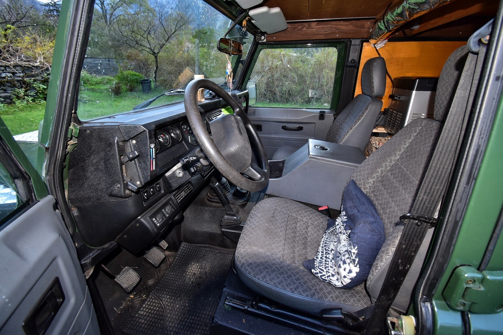 LAND ROVER Defender 110 SW 2.5 Td5-image-11