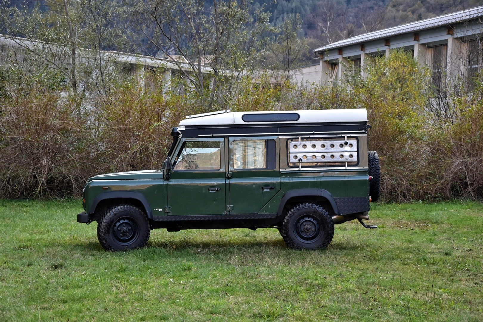 LAND ROVER Defender 110 SW 2.5 Td5-image-9