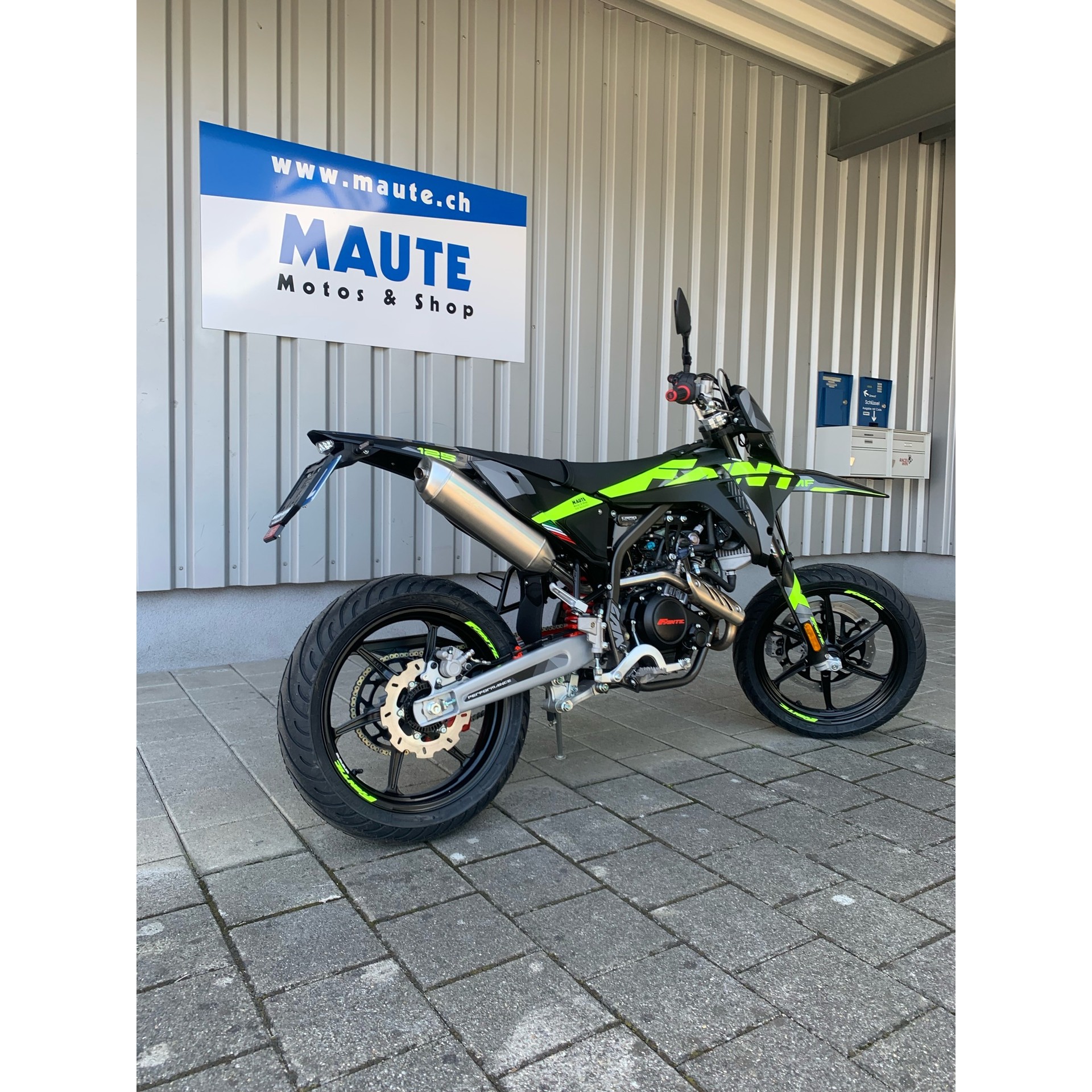 FANTIC XMF 125 Motard Performance-showroom-element-3