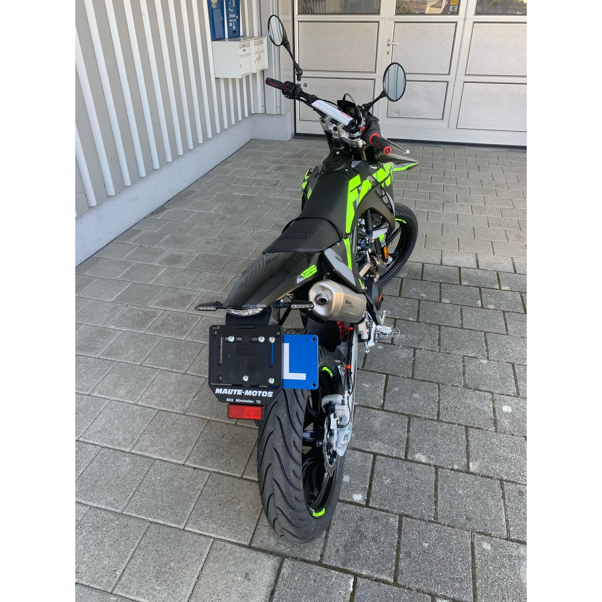 FANTIC XMF 125 Motard Performance-showroom-element-2