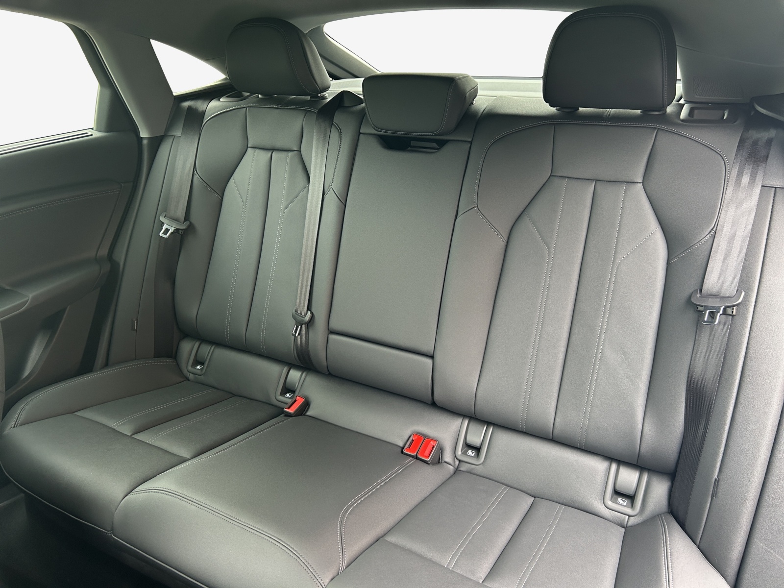 AUDI Q6 Sportback e-tron quattro-image-11