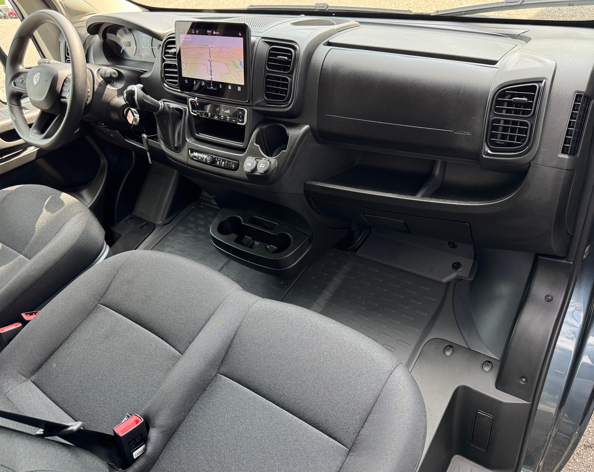 PEUGEOT Boxer 2.2 HDI 335 L2H2 EAT8-image-11