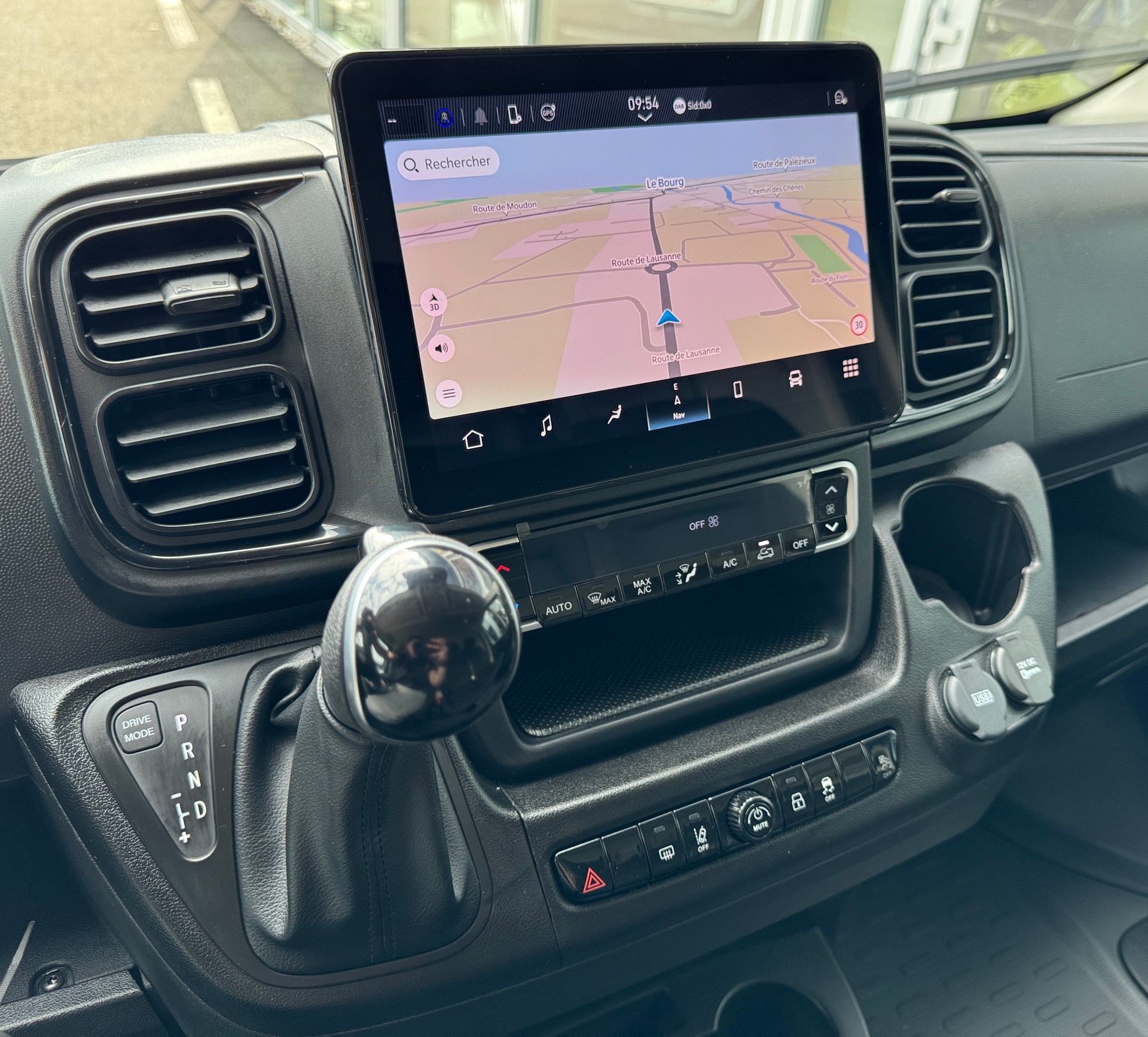 PEUGEOT Boxer 2.2 HDI 335 L2H2 EAT8-image-18