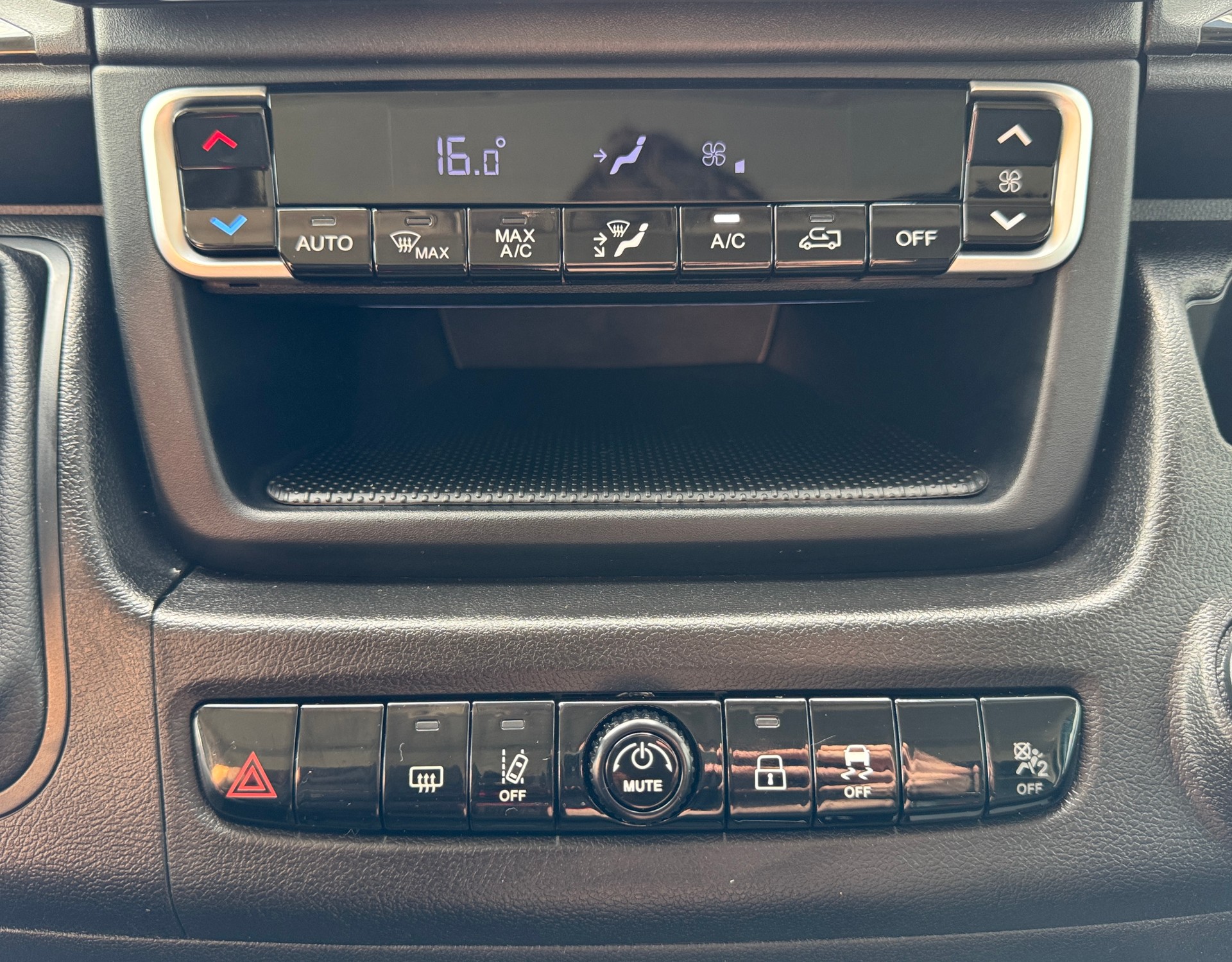 PEUGEOT Boxer 2.2 HDI 335 L2H2 EAT8-image-19