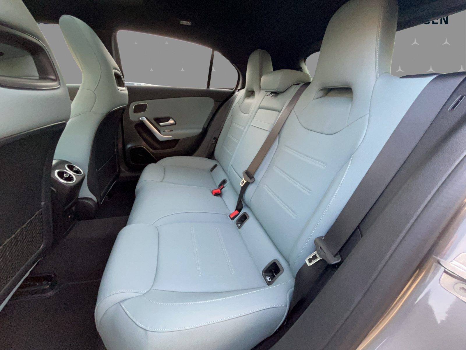 MERCEDES-BENZ A 250 4Matic 8G-DCT-image-12