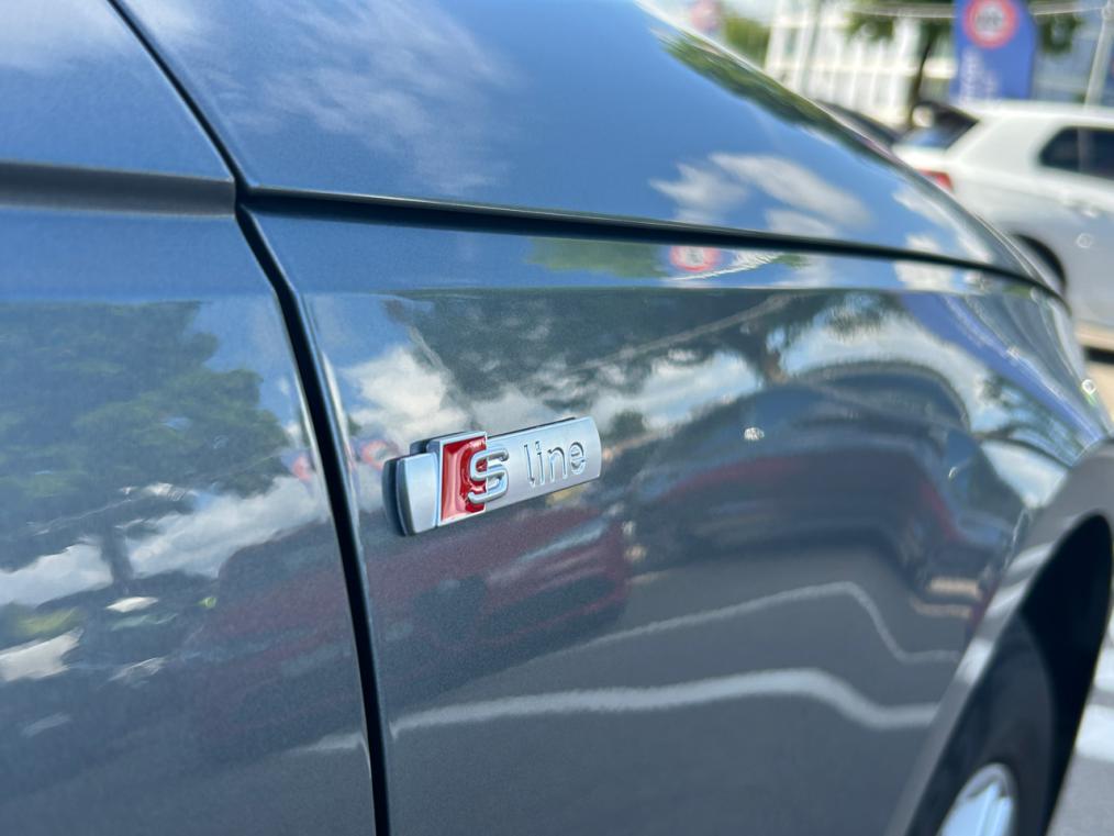 AUDI A4 Avant 40 TFSI S line S-tronic-image-3