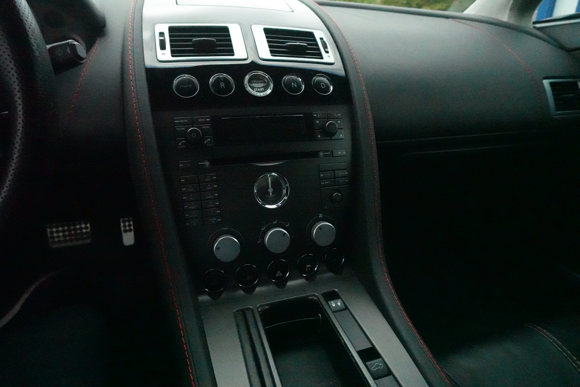 ASTON MARTIN V8 Vantage 4.3 Sportshift-image-5
