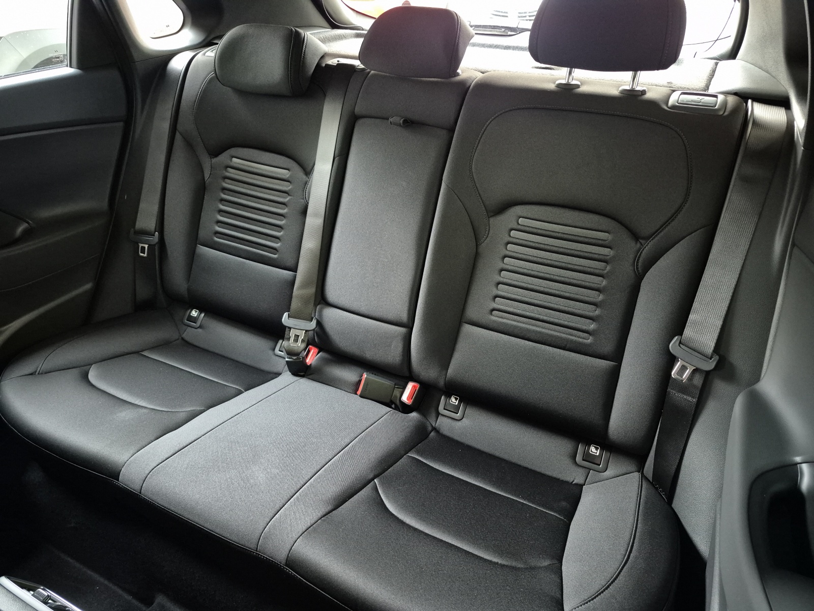 HYUNDAI i30 1.5 T-GDi Amplia-image-6