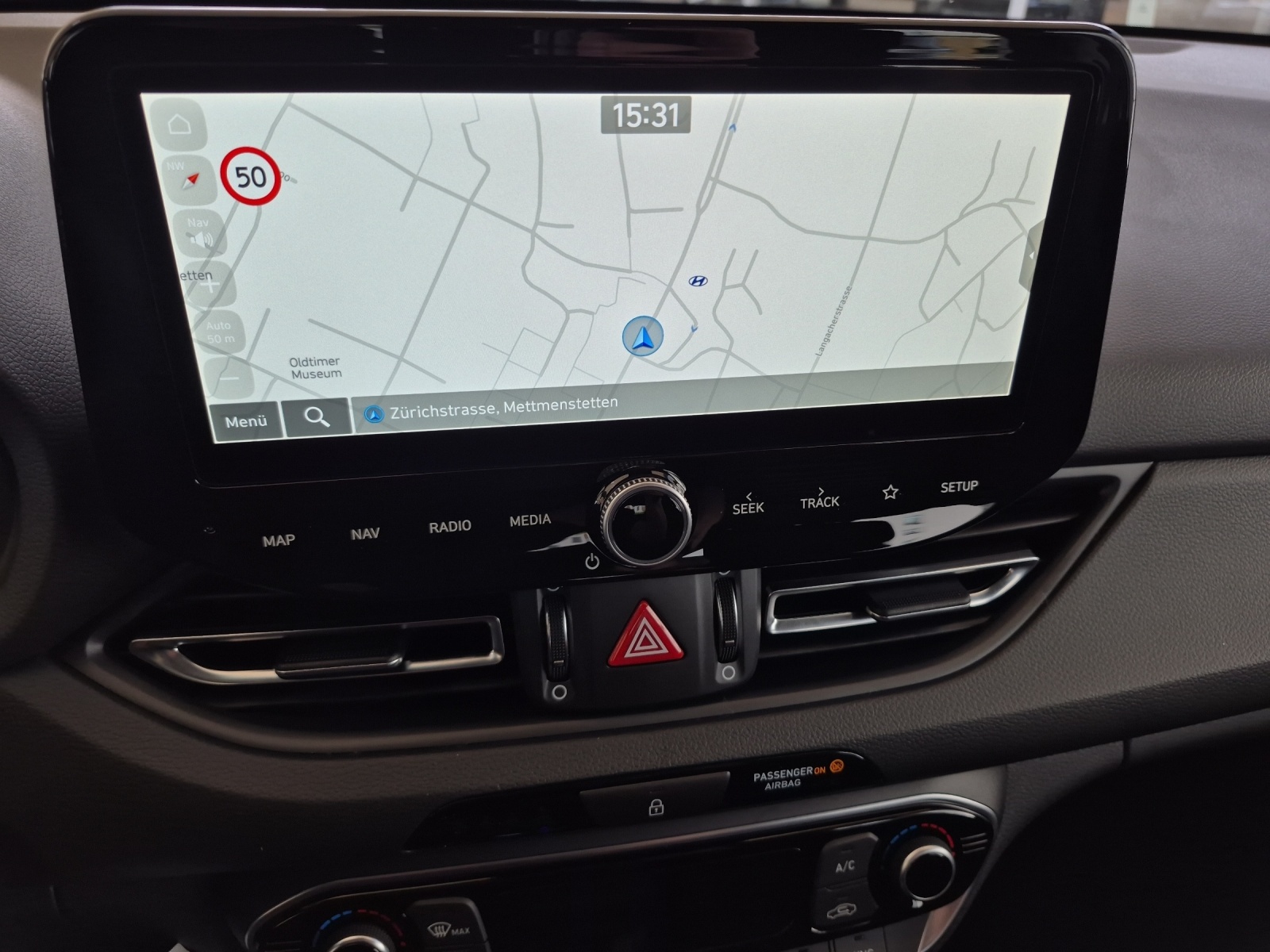 HYUNDAI i30 1.5 T-GDi Amplia-image-11