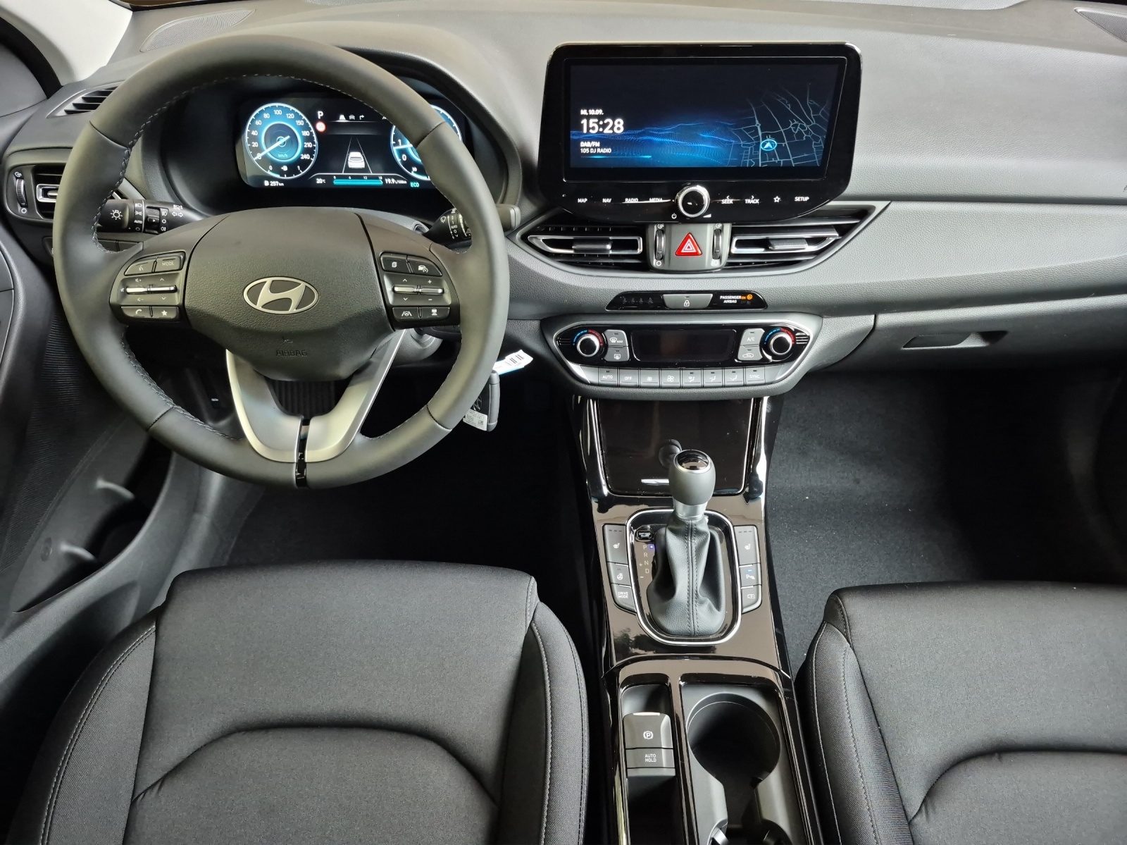 HYUNDAI i30 1.5 T-GDi Amplia-image-7