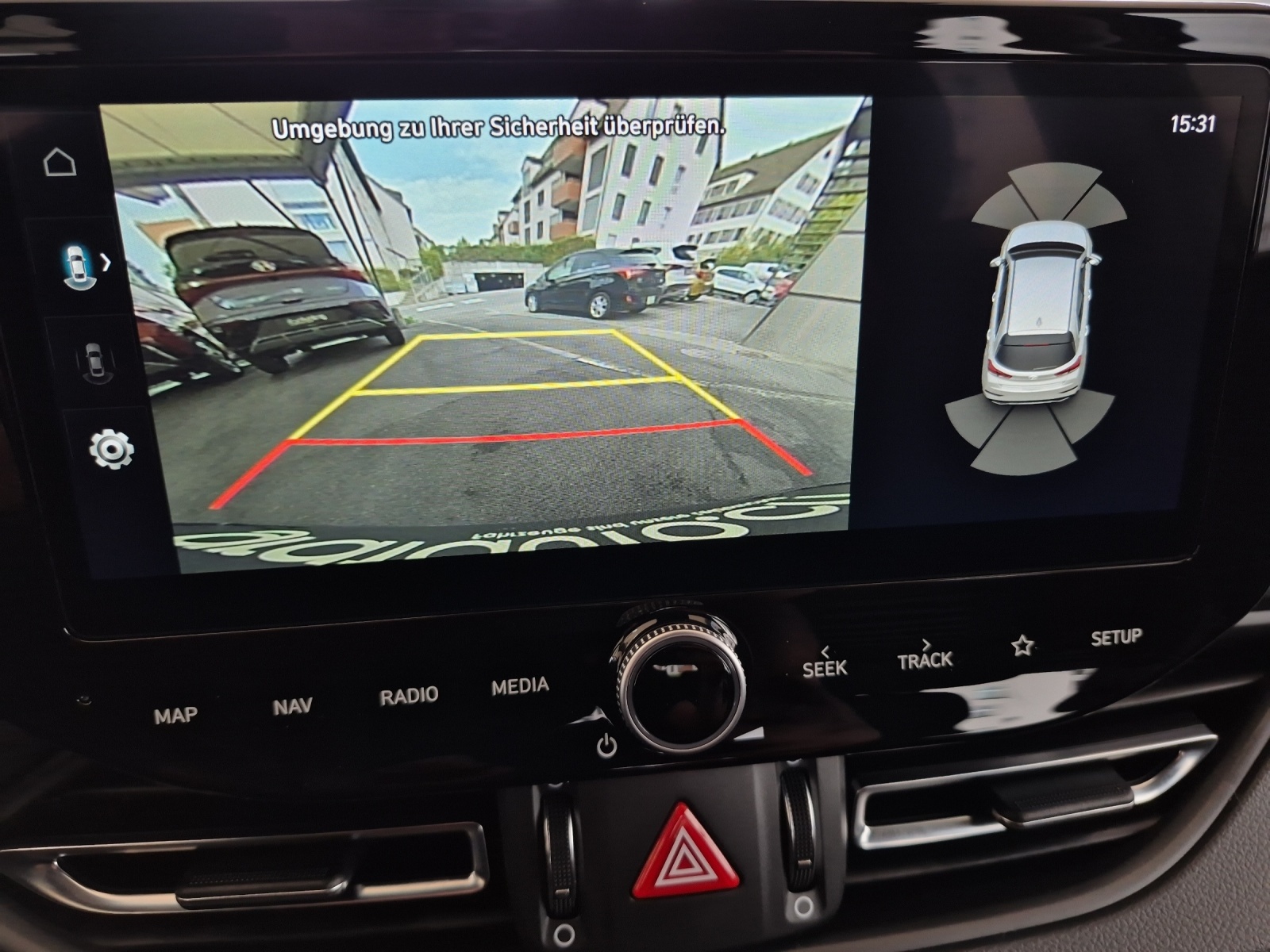 HYUNDAI i30 1.5 T-GDi Amplia-image-12