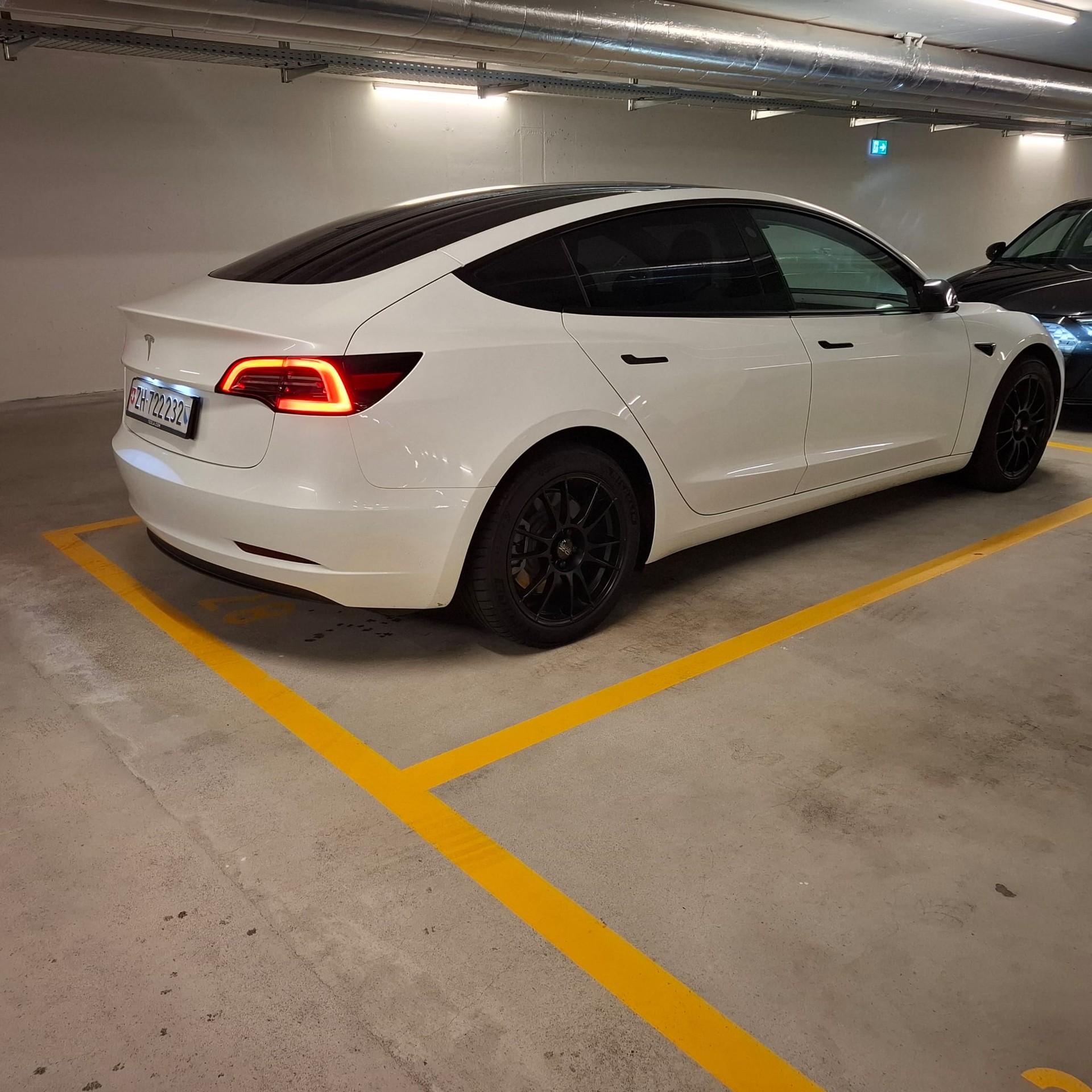 TESLA Model 3-image-1