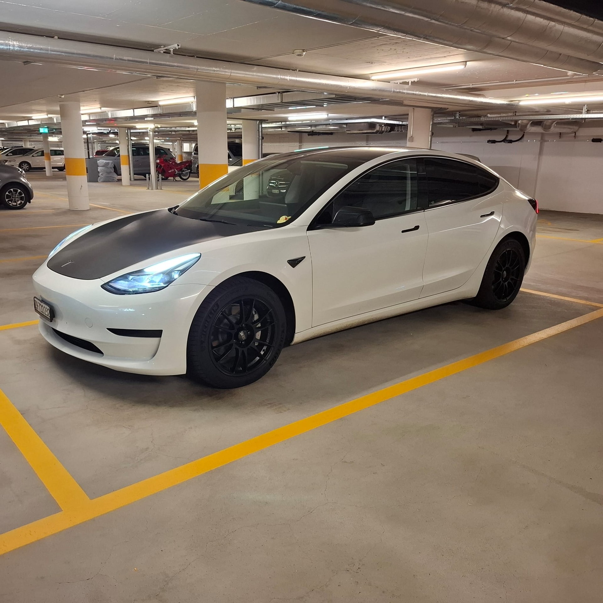 TESLA Model 3-image-4