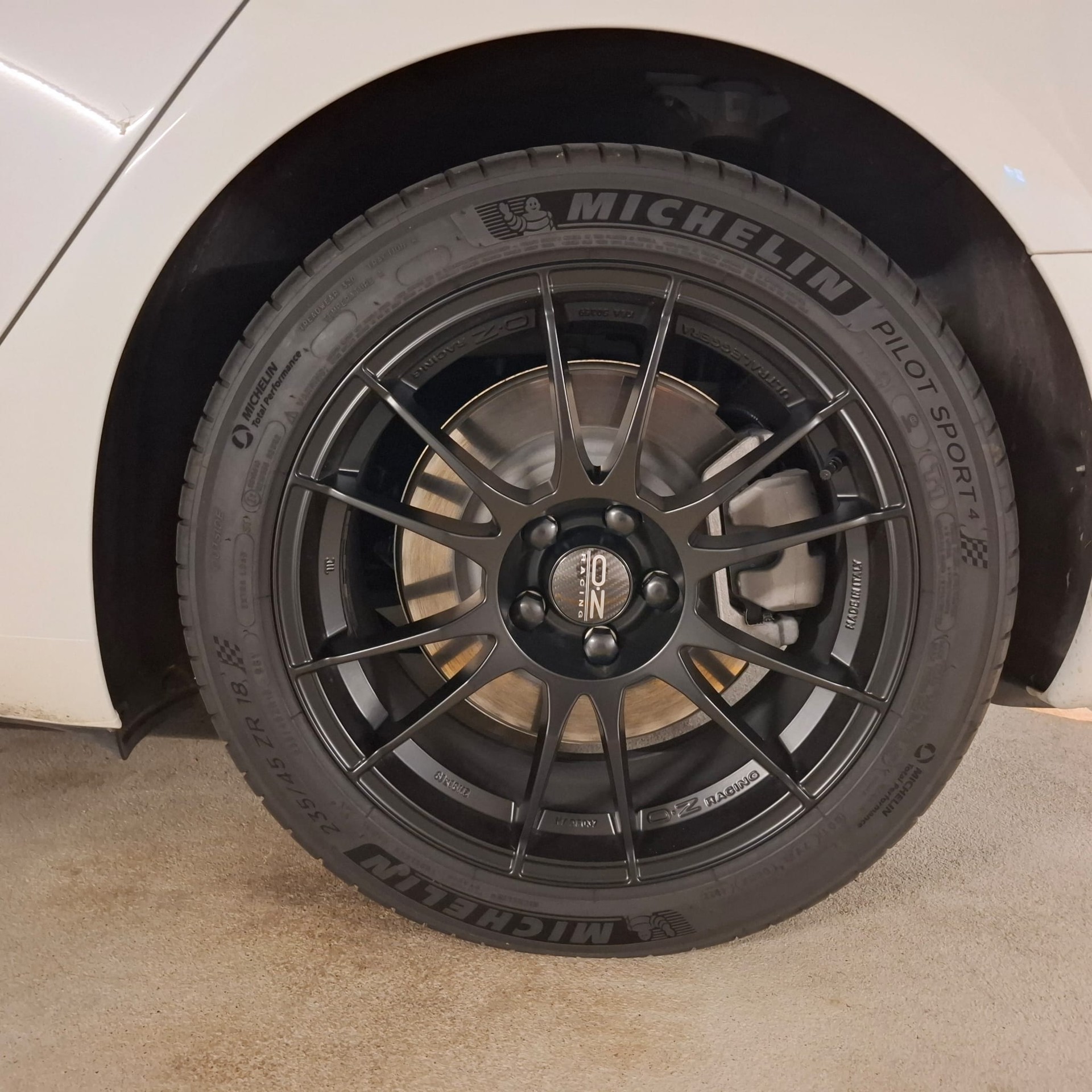 TESLA Model 3-image-5