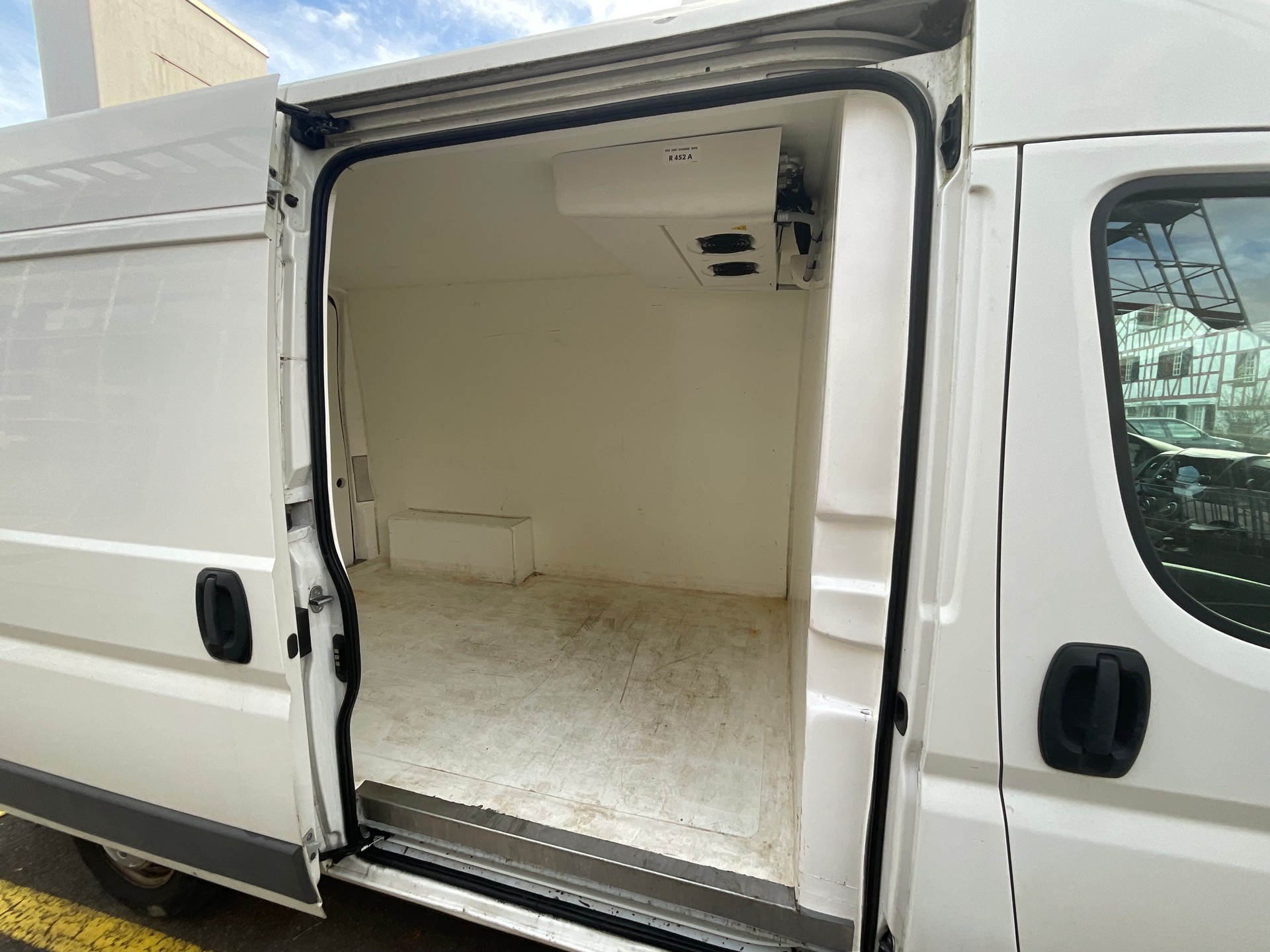 PEUGEOT Boxer 2.0 HDI 335 Active L2H2-image-8