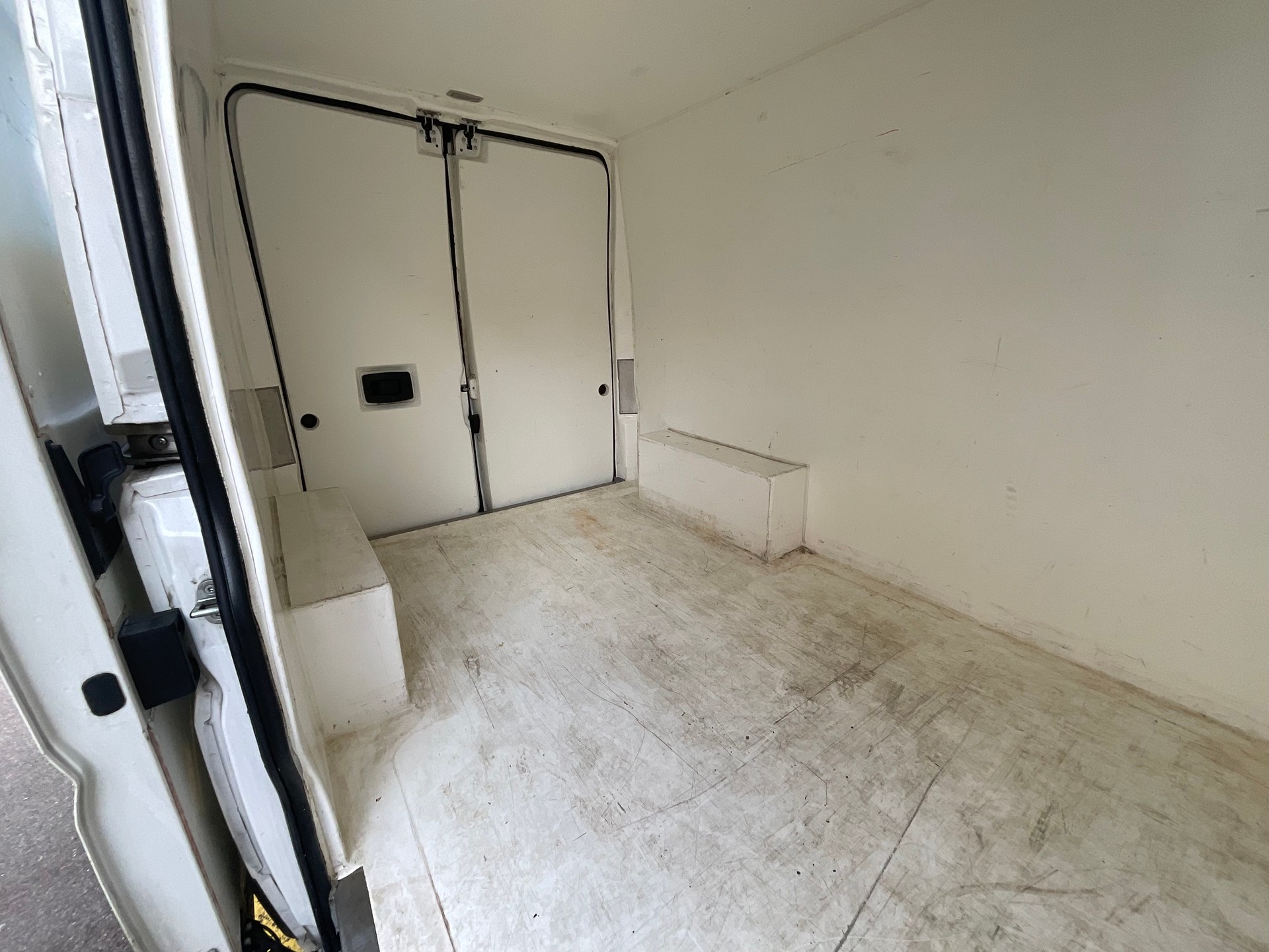PEUGEOT Boxer 2.0 HDI 335 Active L2H2-image-7