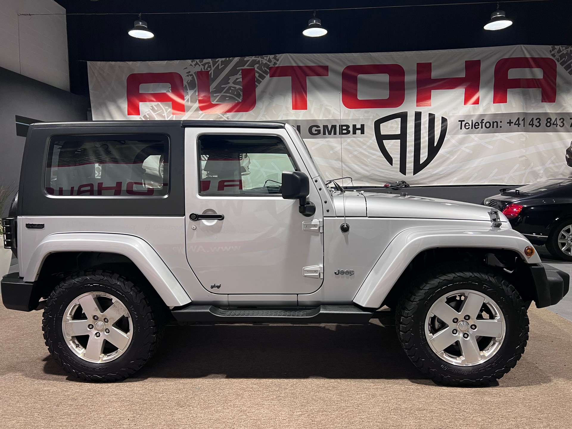 JEEP Wrangler 3.8 Sahara Automatic-image-1
