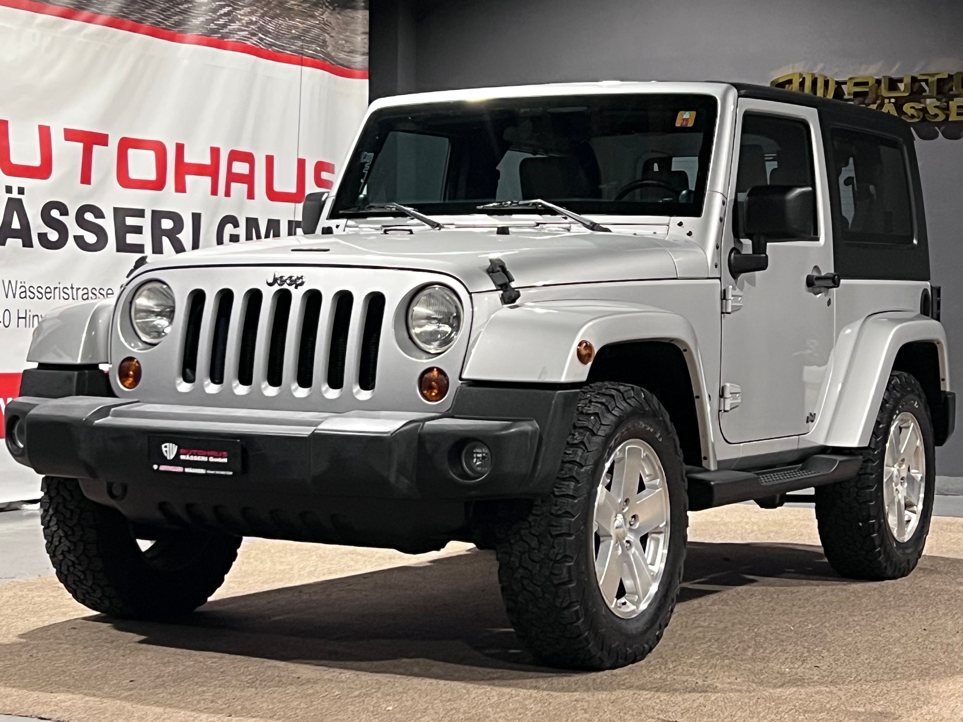 JEEP Wrangler 3.8 Sahara Automatic-image-6