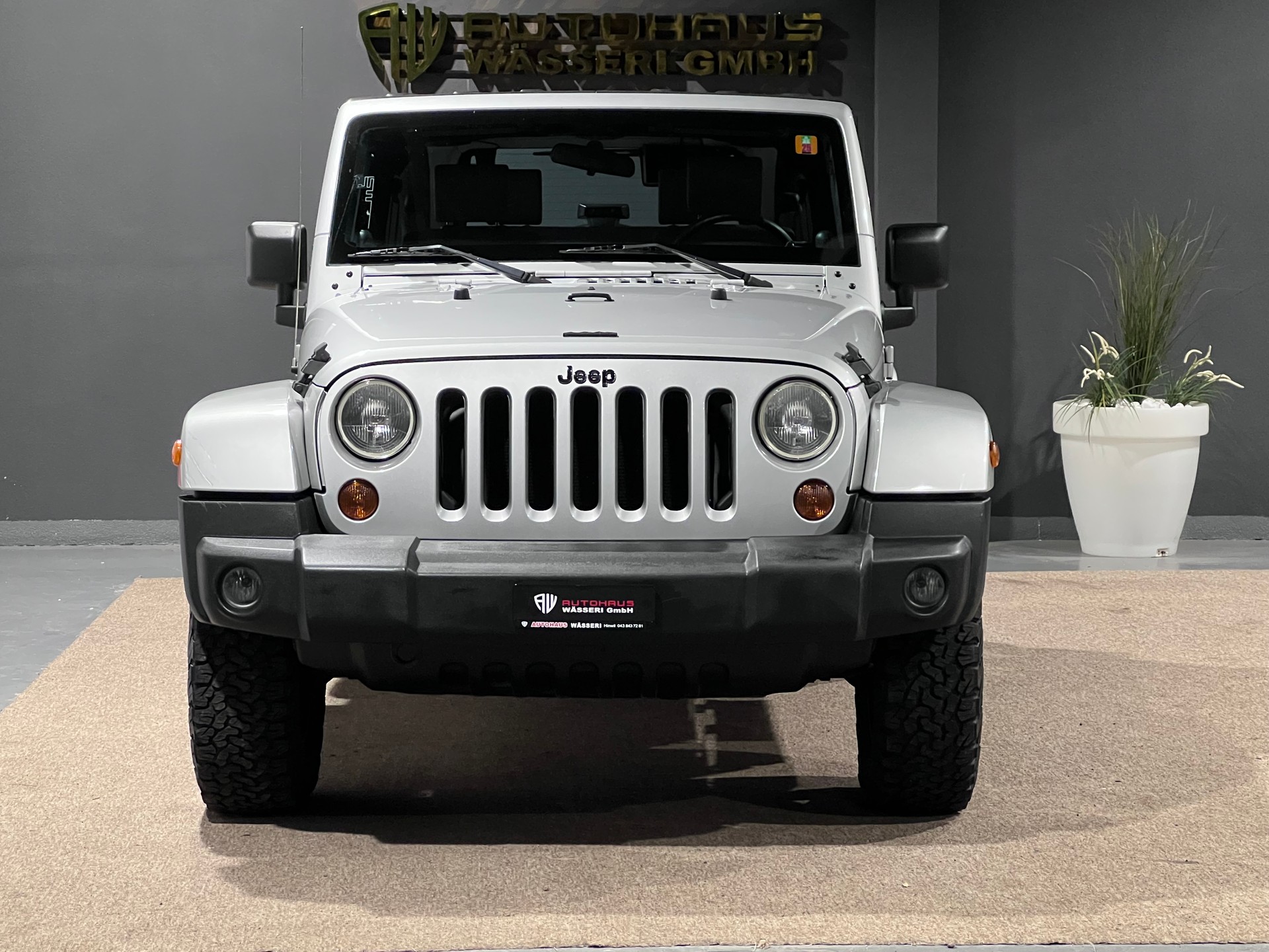 JEEP Wrangler 3.8 Sahara Automatic-image-7