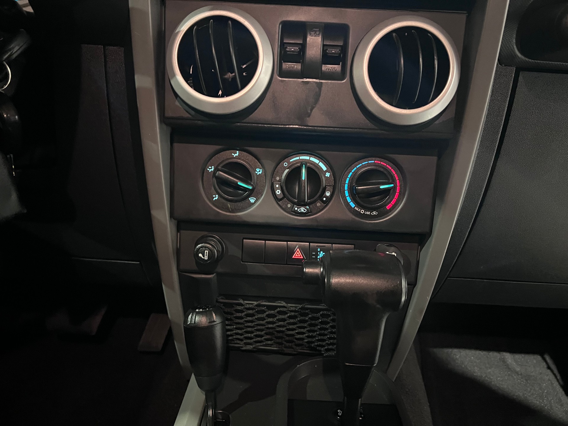 JEEP Wrangler 3.8 Sahara Automatic-image-13
