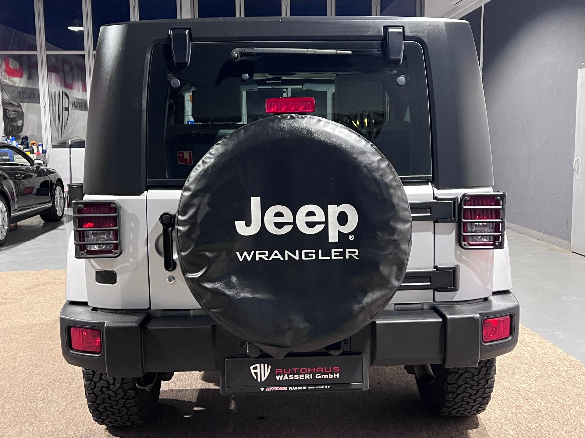 JEEP Wrangler 3.8 Sahara Automatic-image-3