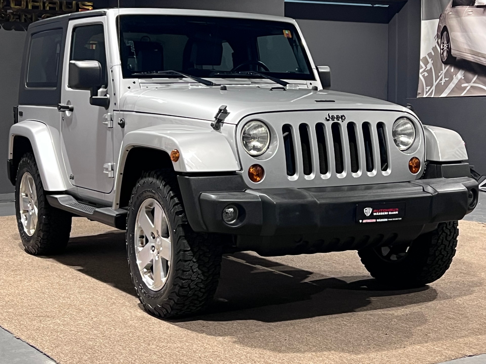 JEEP Wrangler 3.8 Sahara Automatic-image-0