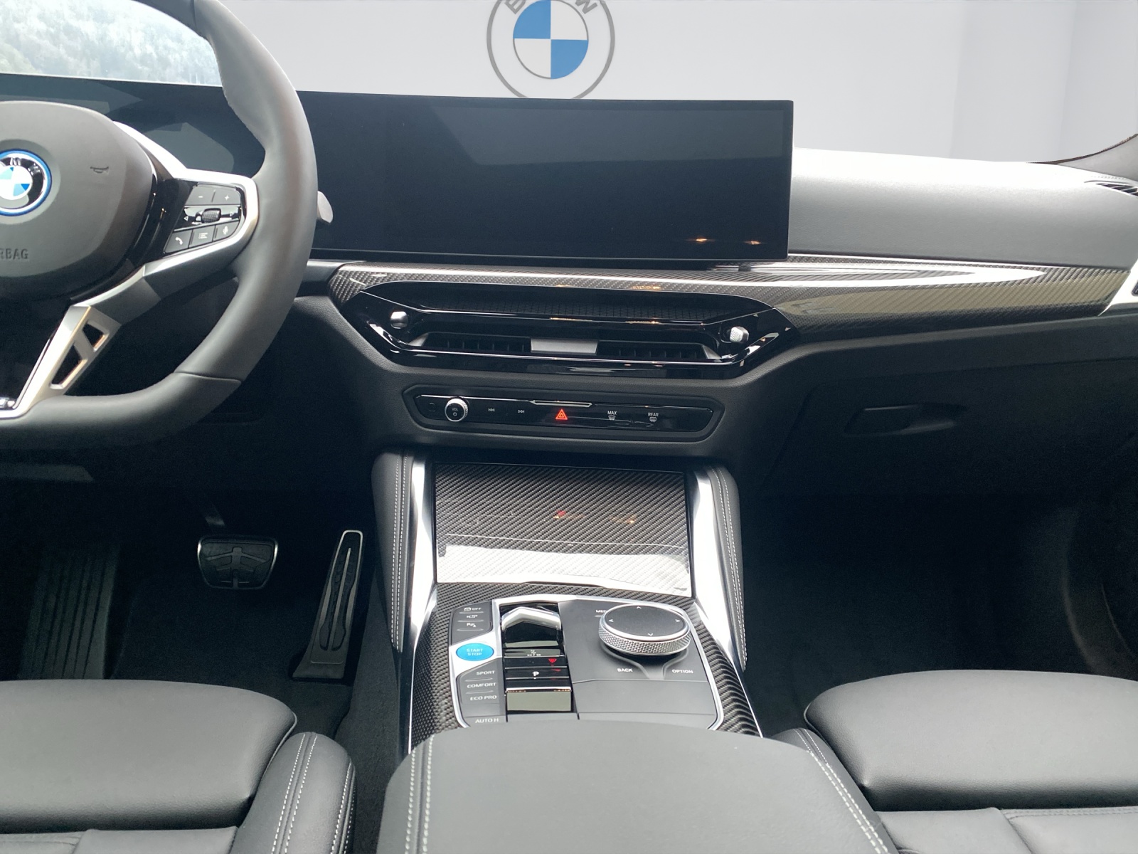 BMW i4 xDrive40-image-17