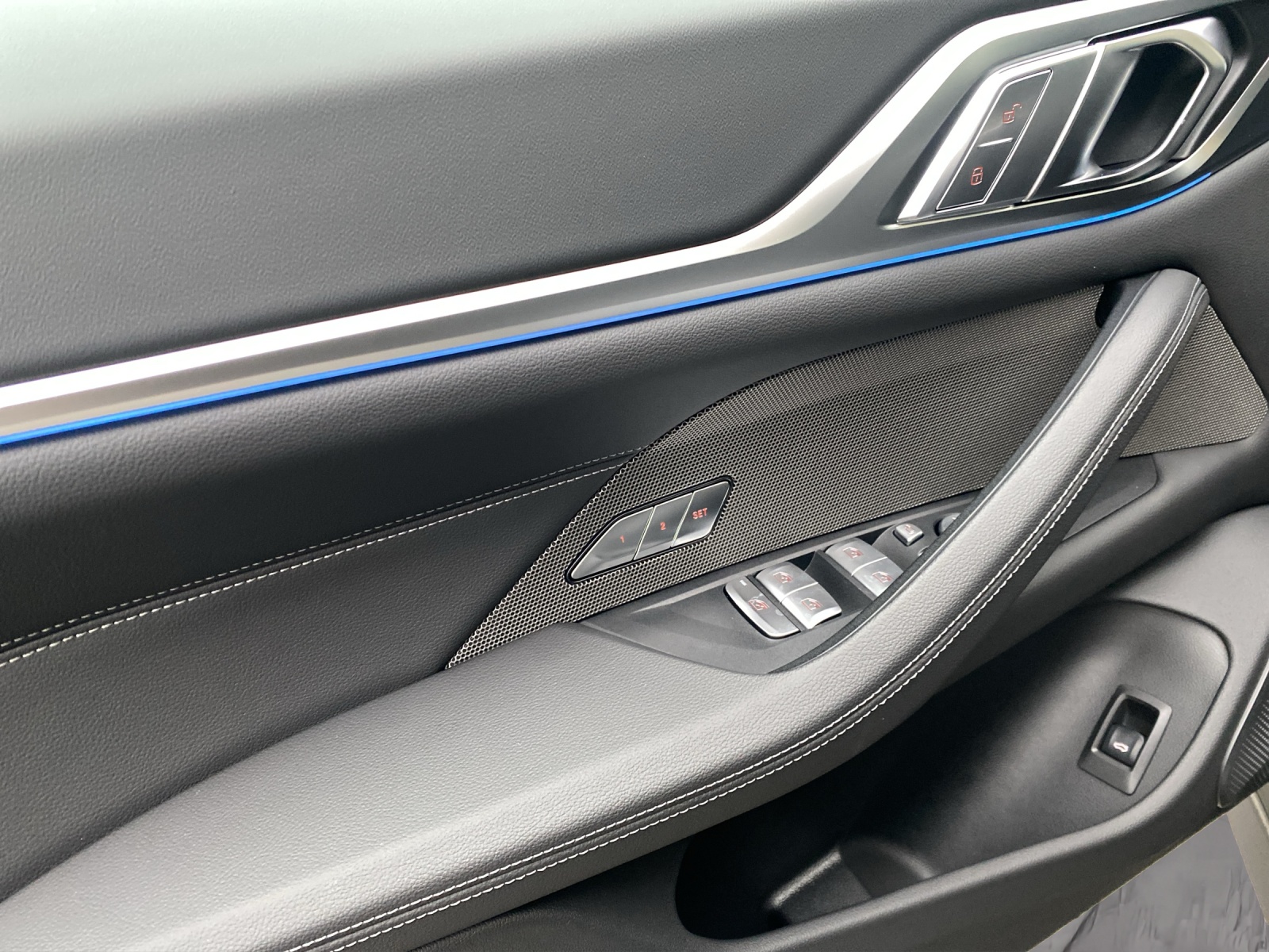 BMW i4 xDrive40-image-19