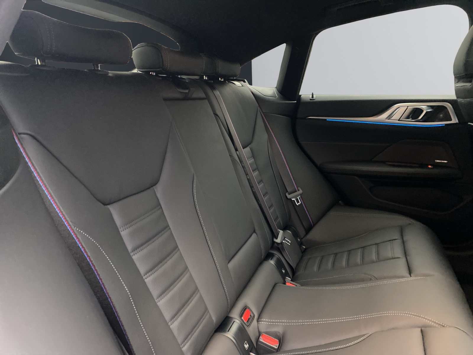 BMW i4 xDrive40-image-14