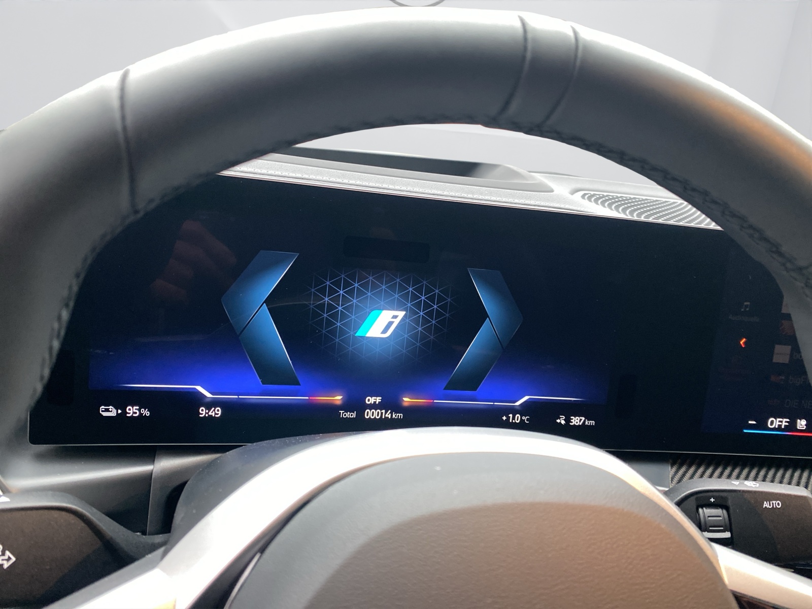 BMW i4 xDrive40-image-18