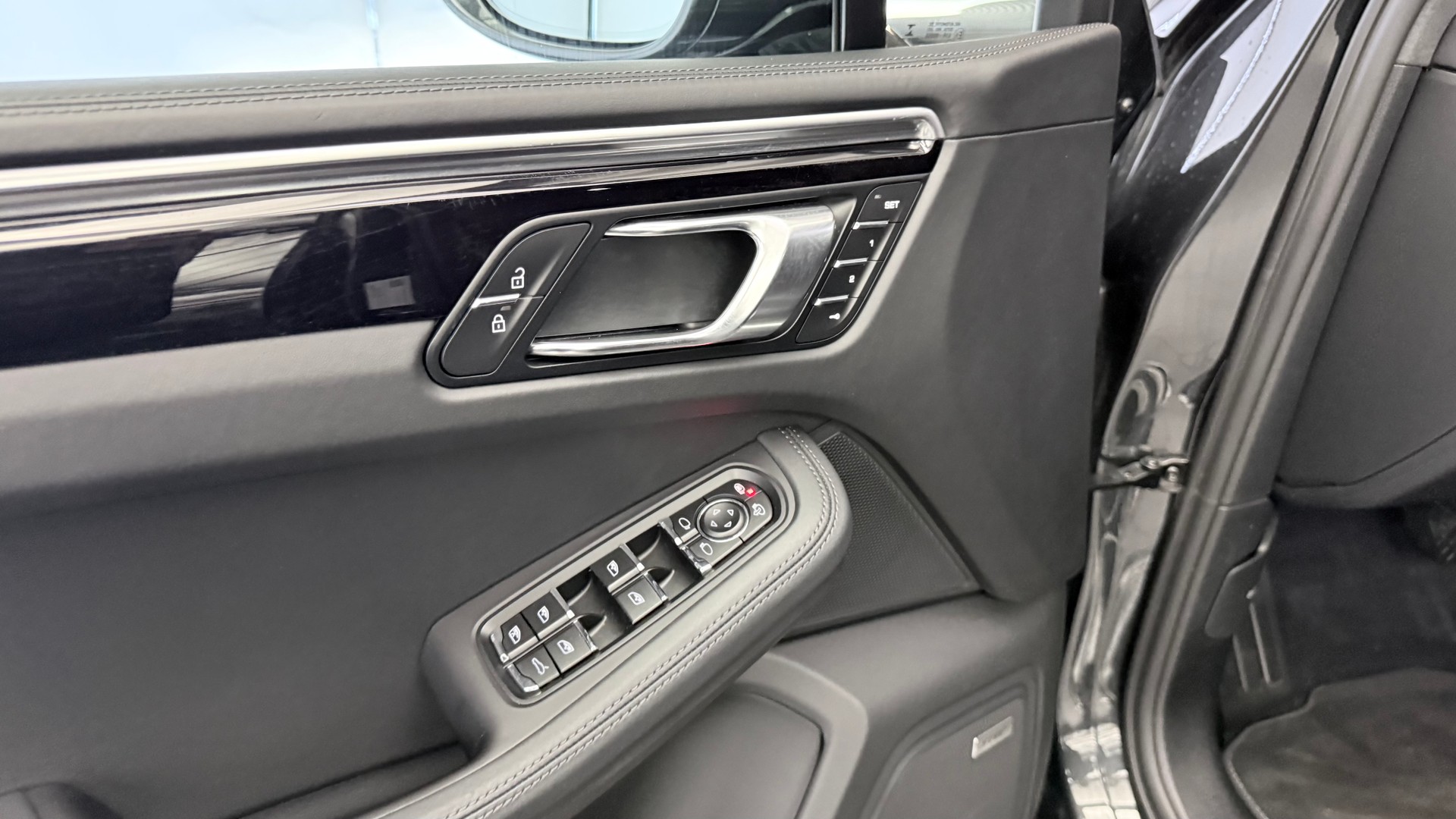 PORSCHE Macan 2.9 V6 Turbo-image-16